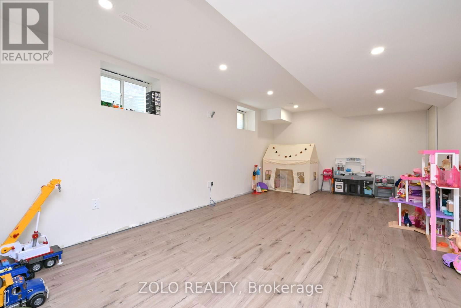69 WALKER BOULEVARD Image 30