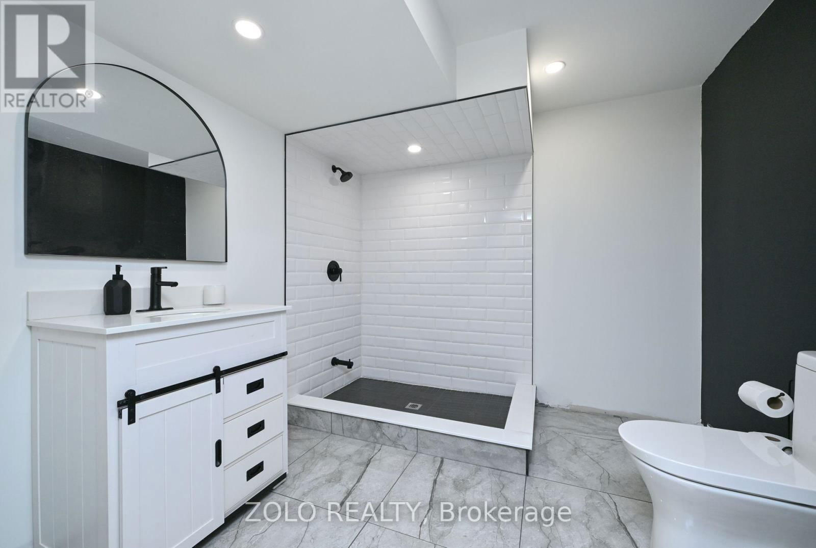 69 WALKER BOULEVARD Image 32