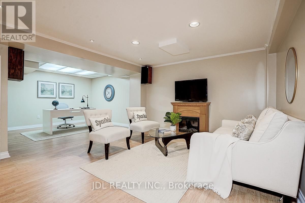113 AITKEN CIRCLE Image 36