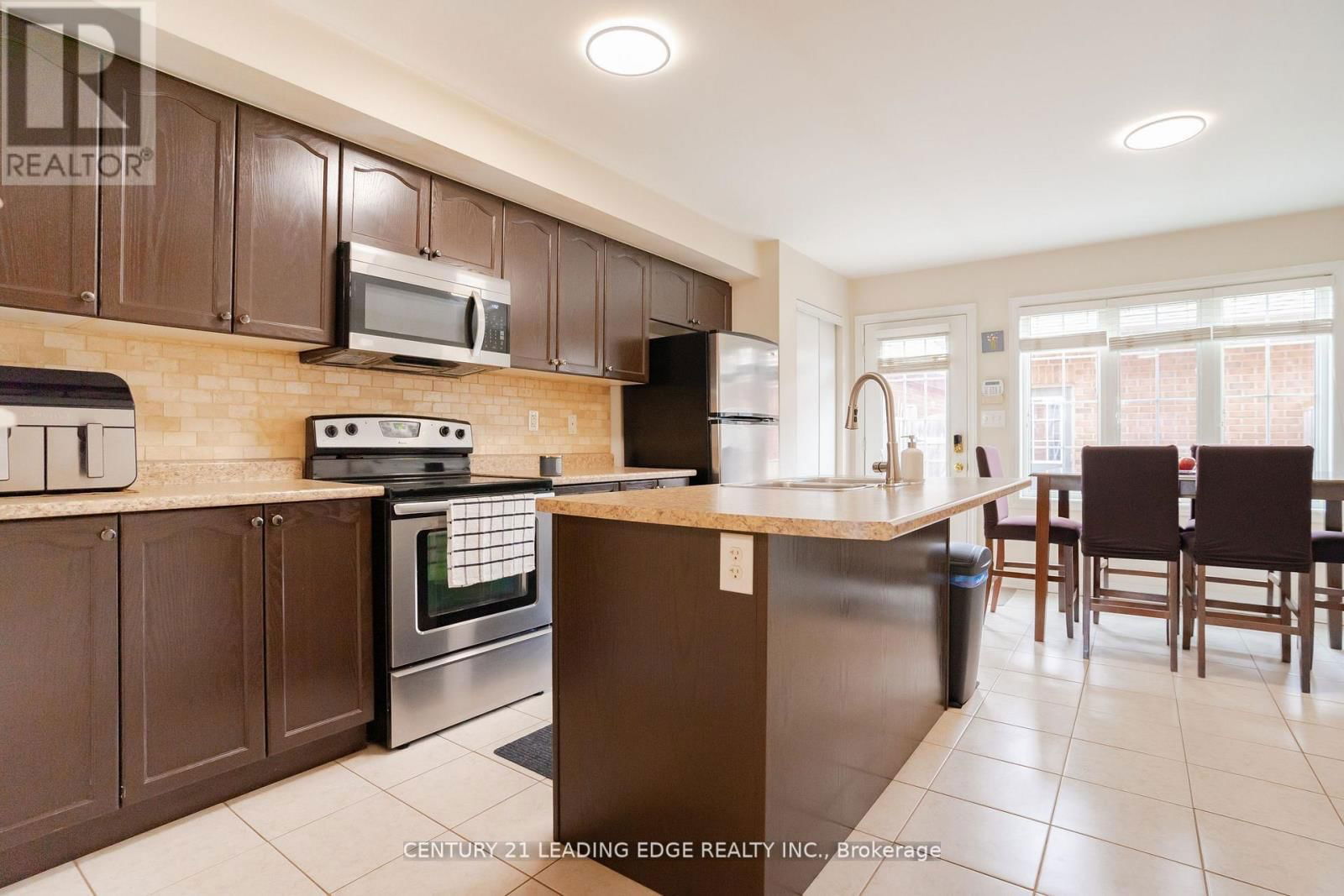 488 RIVERLANDS AVENUE Image 11