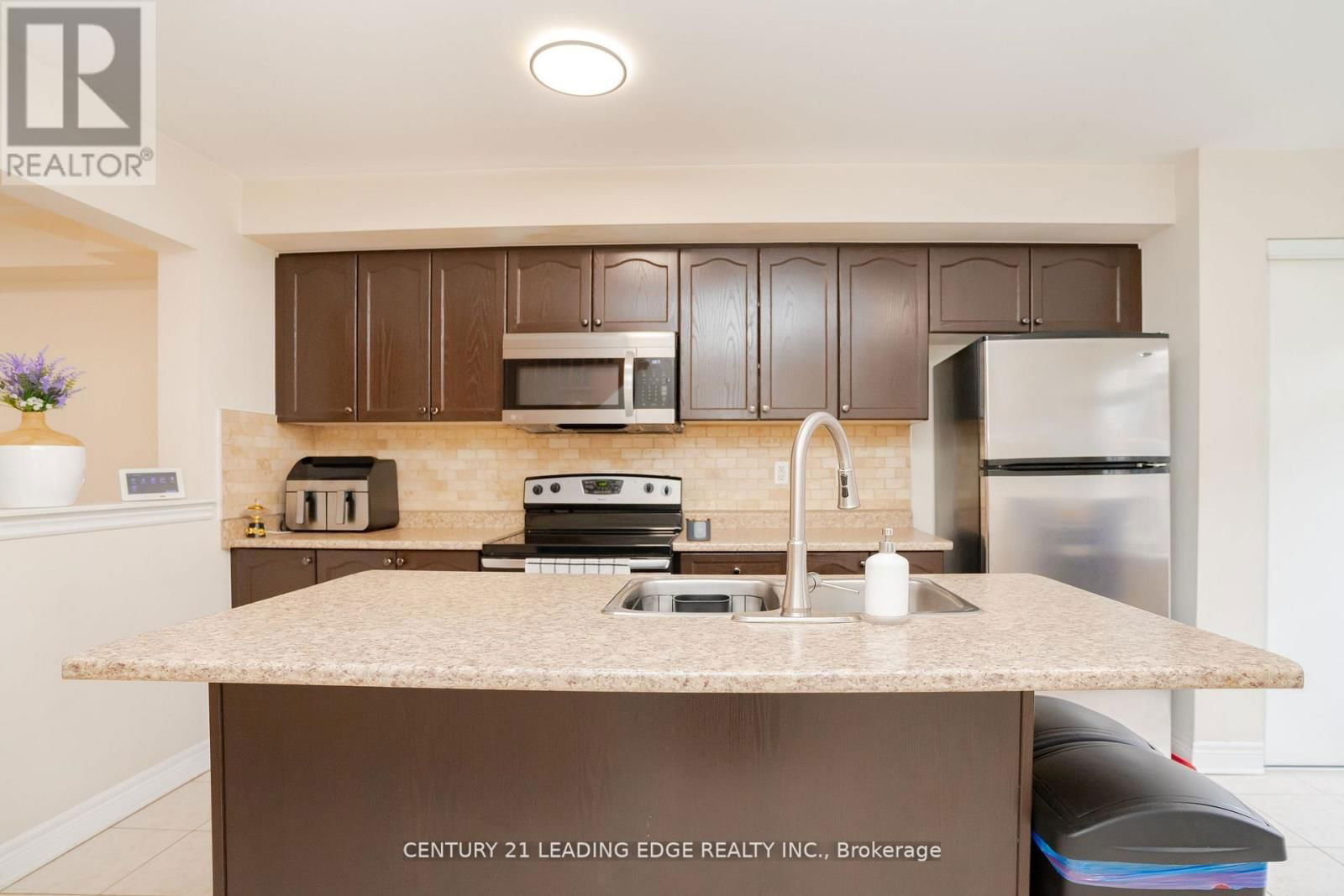 488 RIVERLANDS AVENUE Image 12