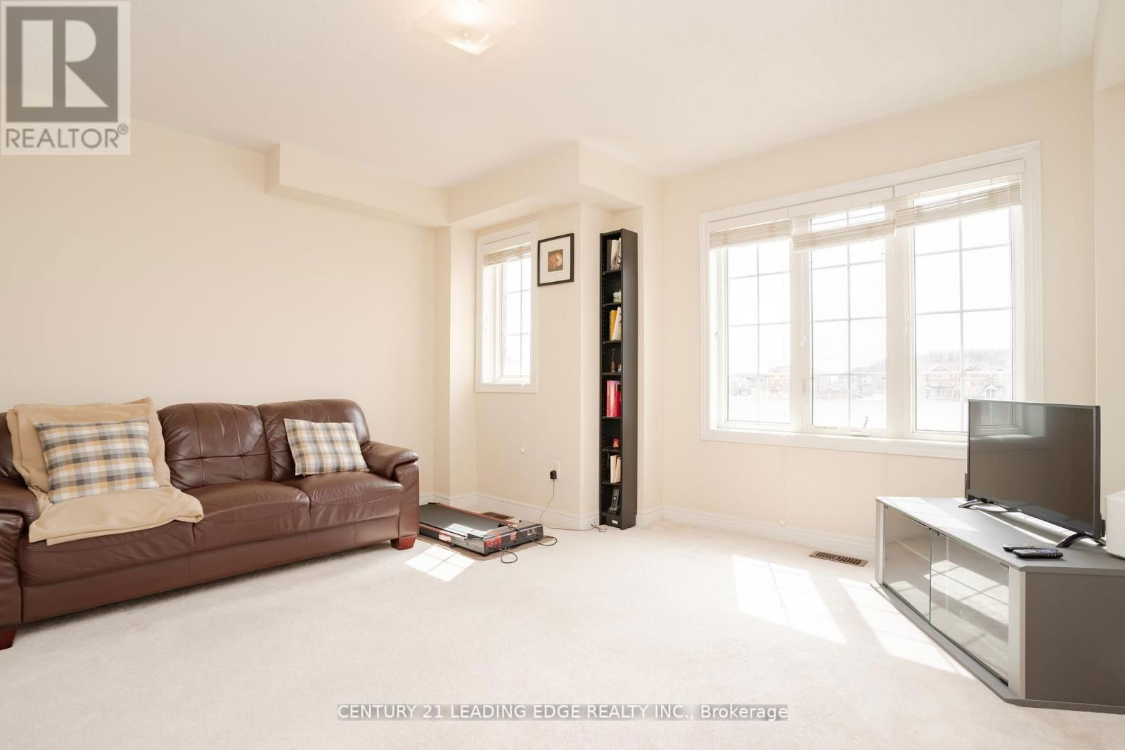 488 RIVERLANDS AVENUE Image 23