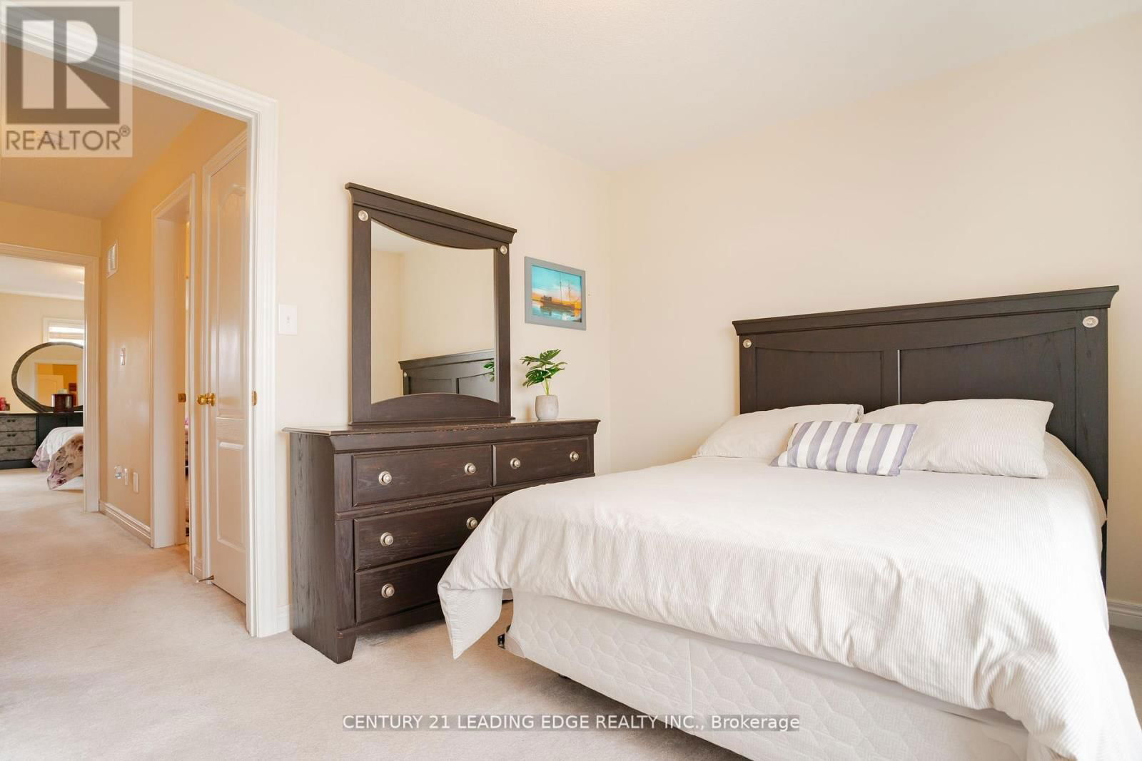 488 RIVERLANDS AVENUE Image 31