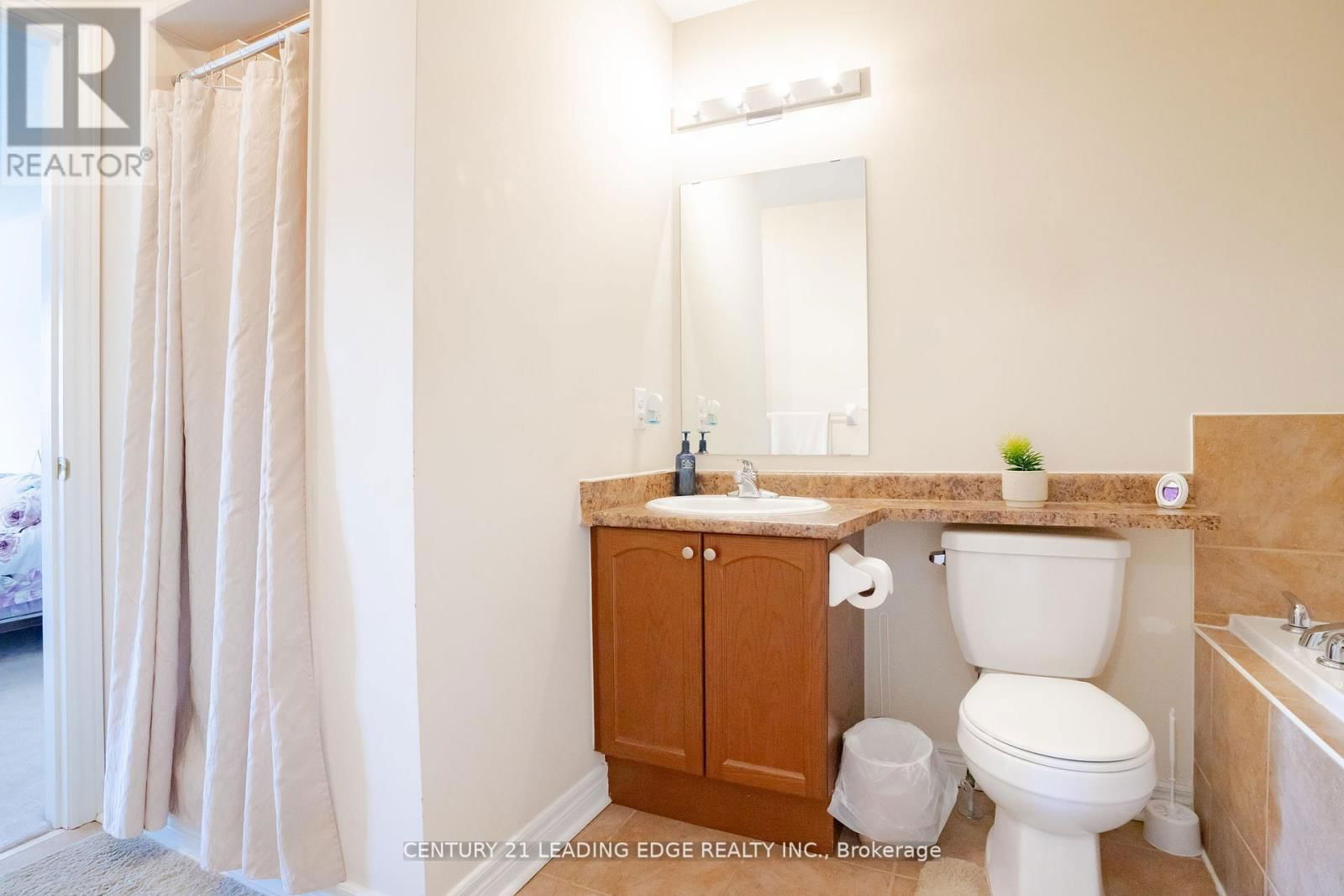 488 RIVERLANDS AVENUE Image 35