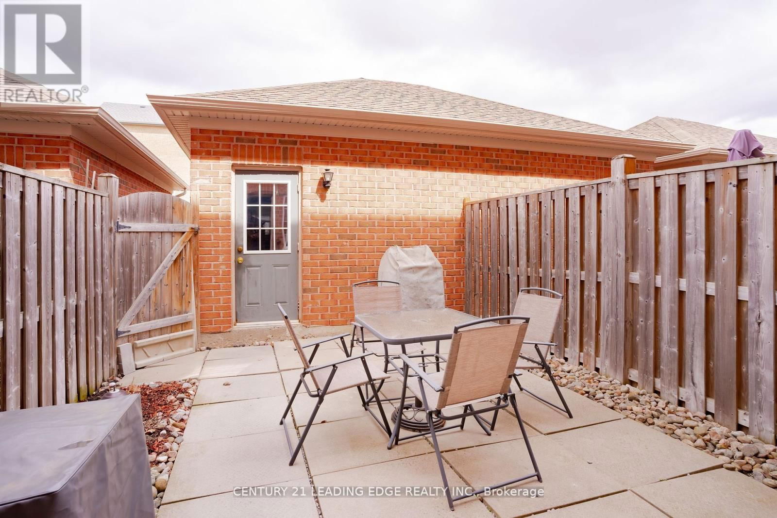 488 RIVERLANDS AVENUE Image 38
