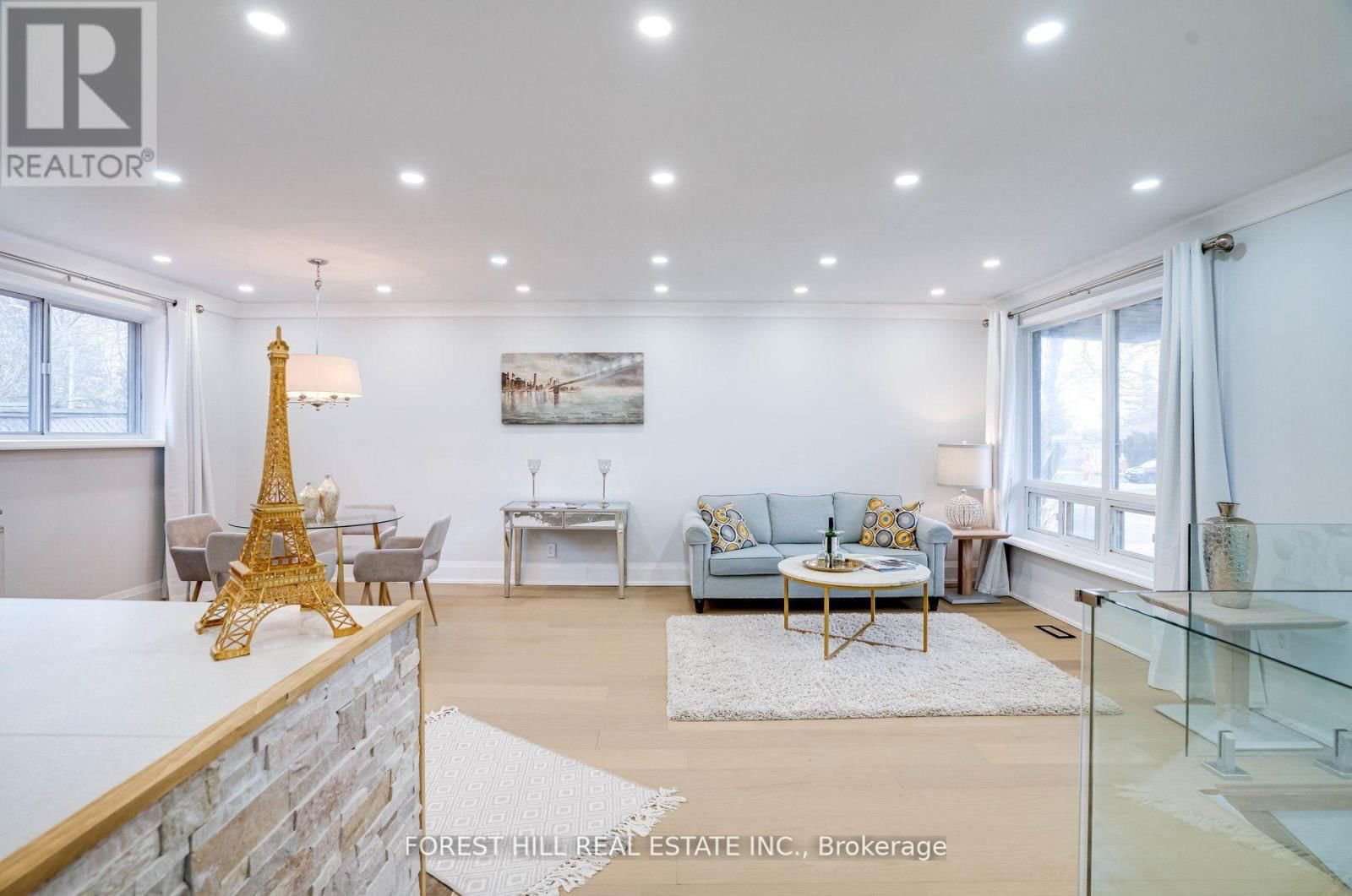 1 WILLIS DRIVE Image 12