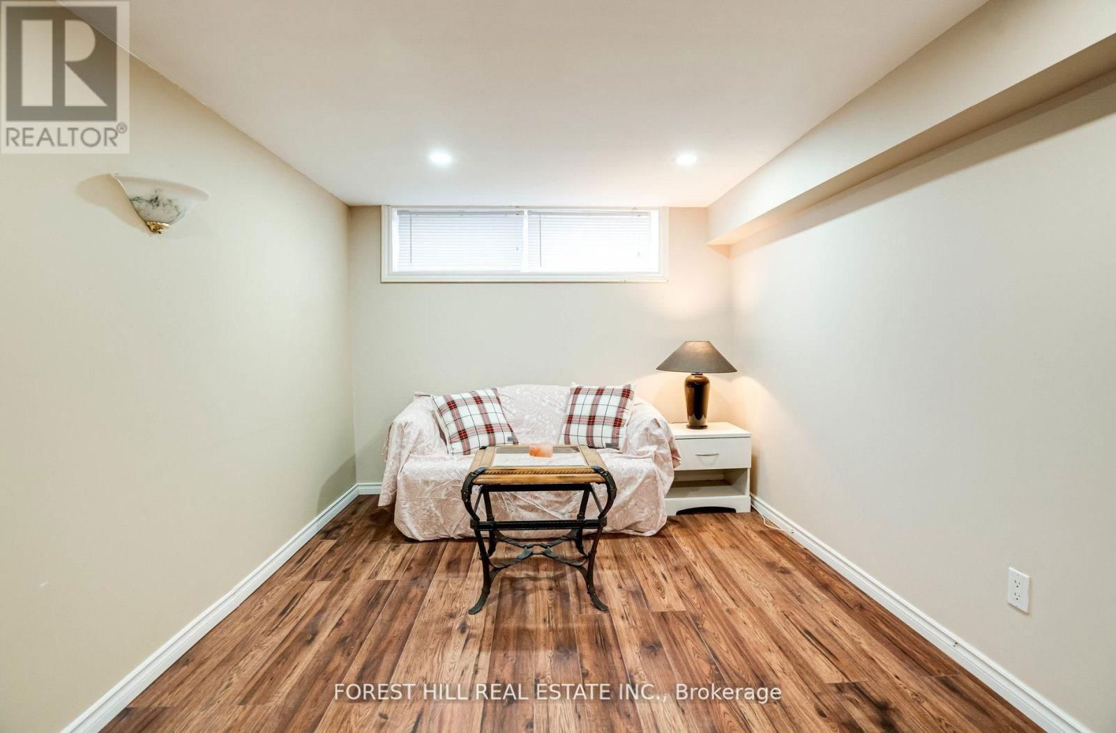 1 WILLIS DRIVE Image 19