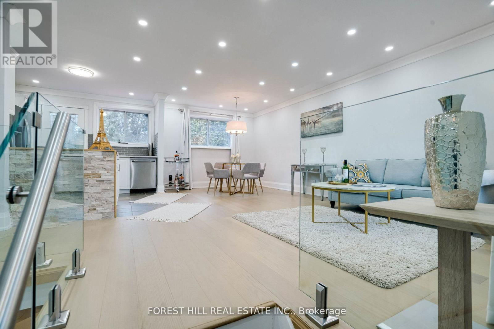 1 WILLIS DRIVE Image 3