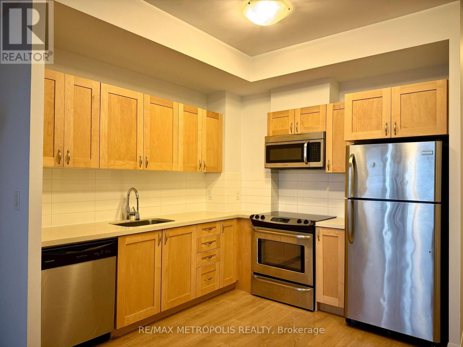 536 - 540 BUR OAK AVENUE Image 3