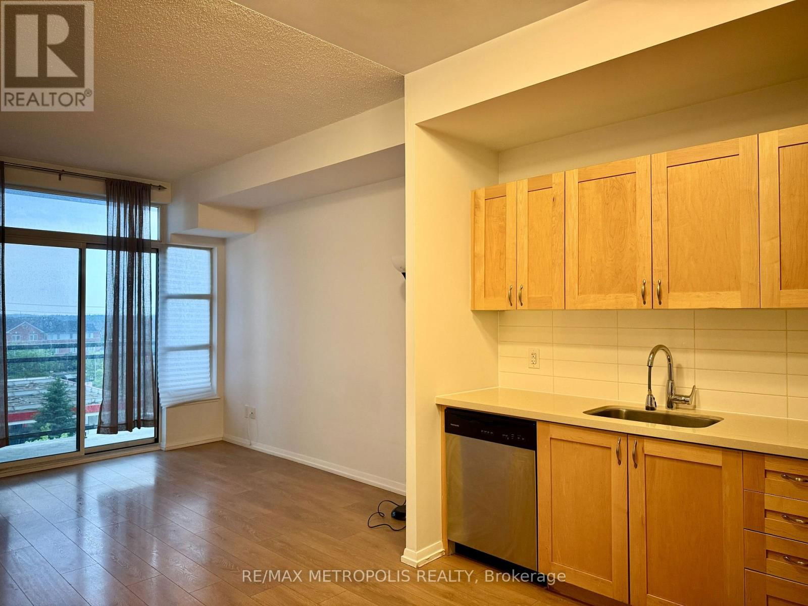 536 - 540 BUR OAK AVENUE Image 4