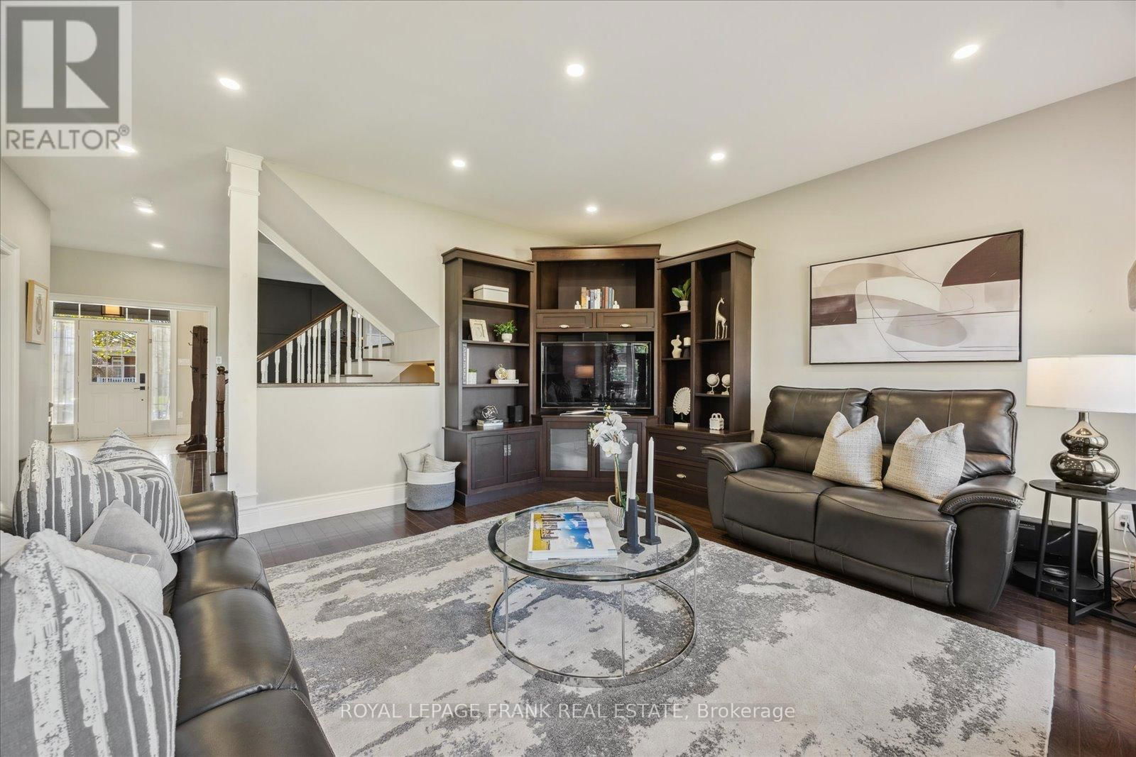 21 BROWNSCOMBE CRESCENT Image 13