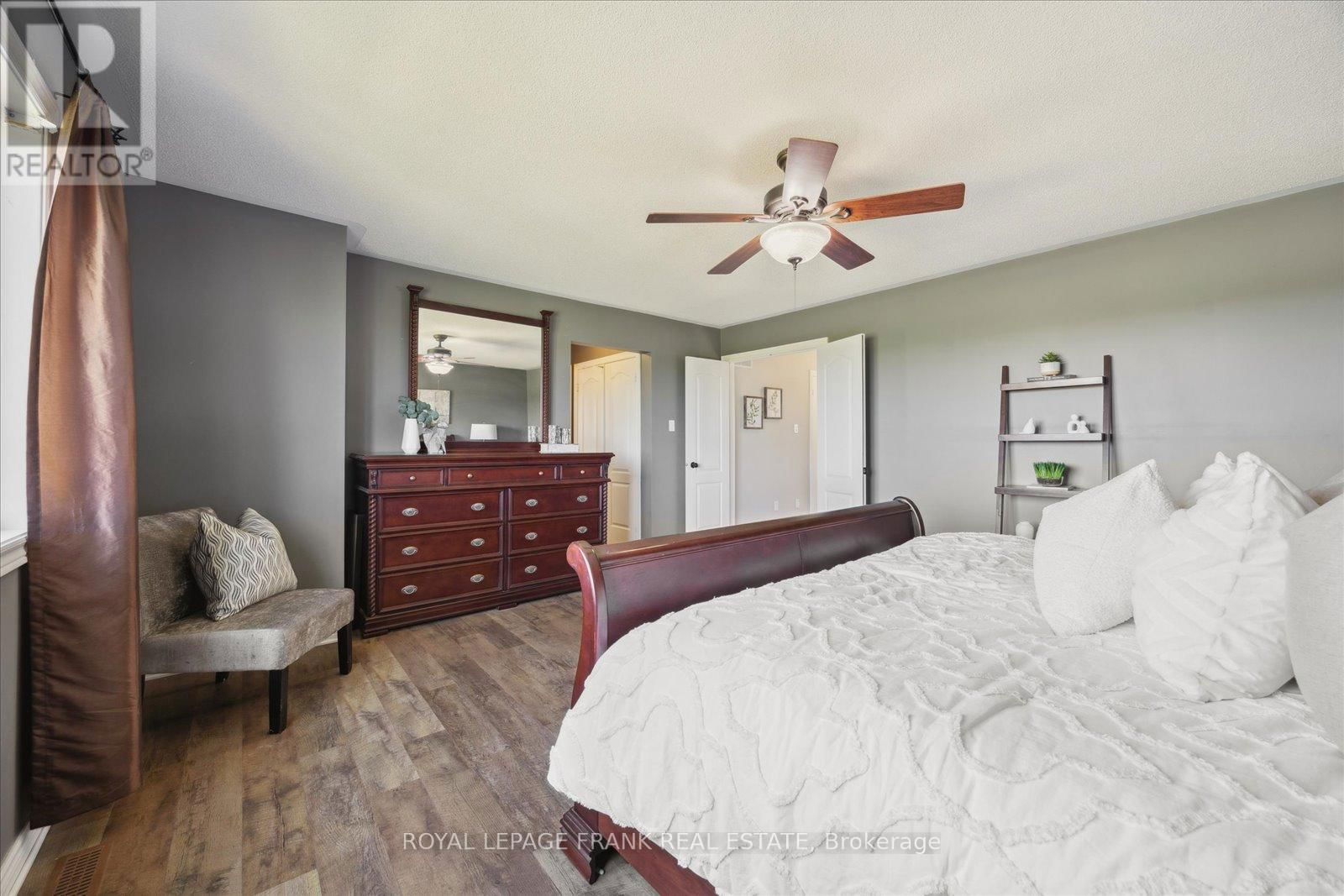 21 BROWNSCOMBE CRESCENT Image 16
