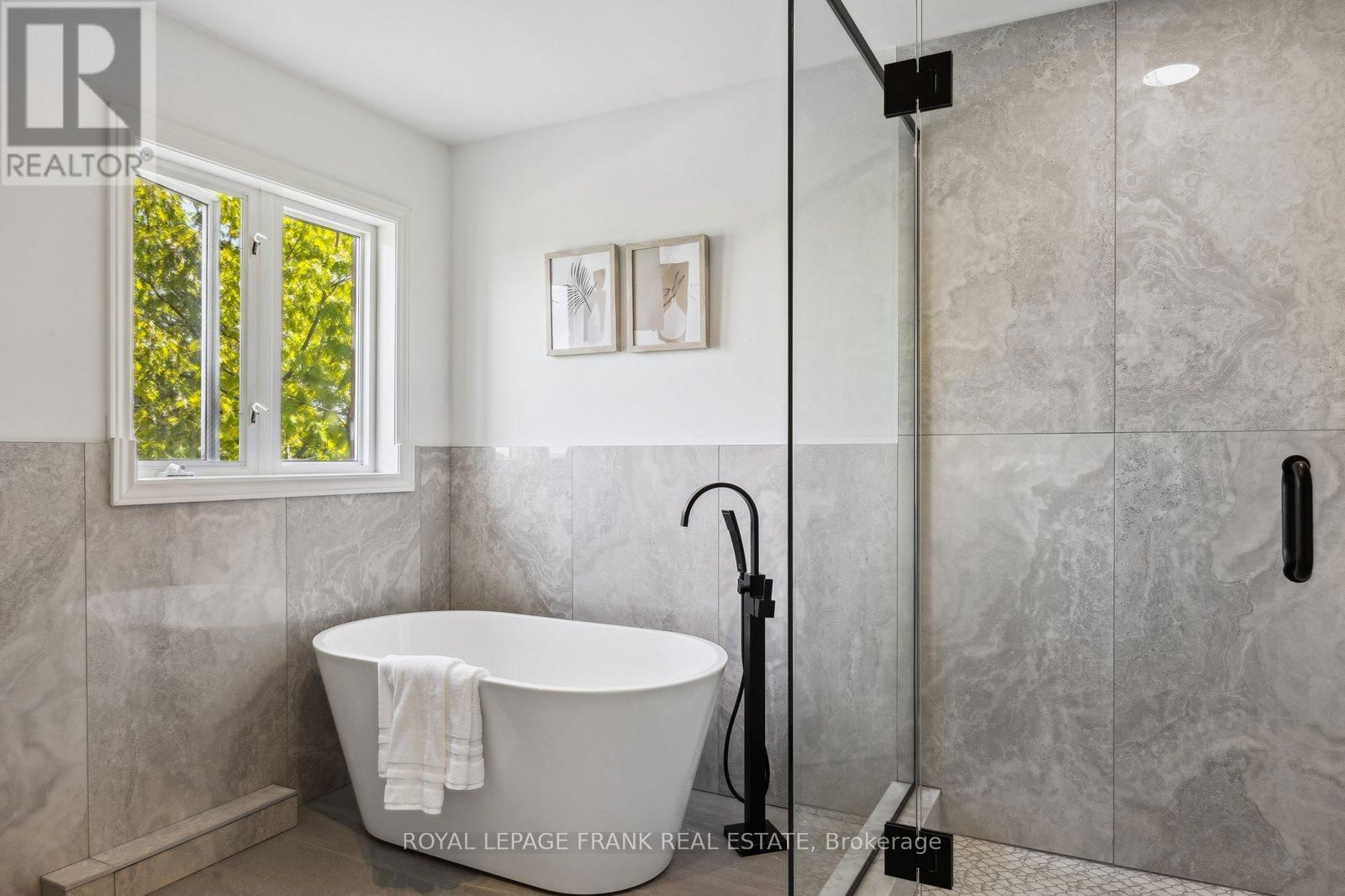 21 BROWNSCOMBE CRESCENT Image 17
