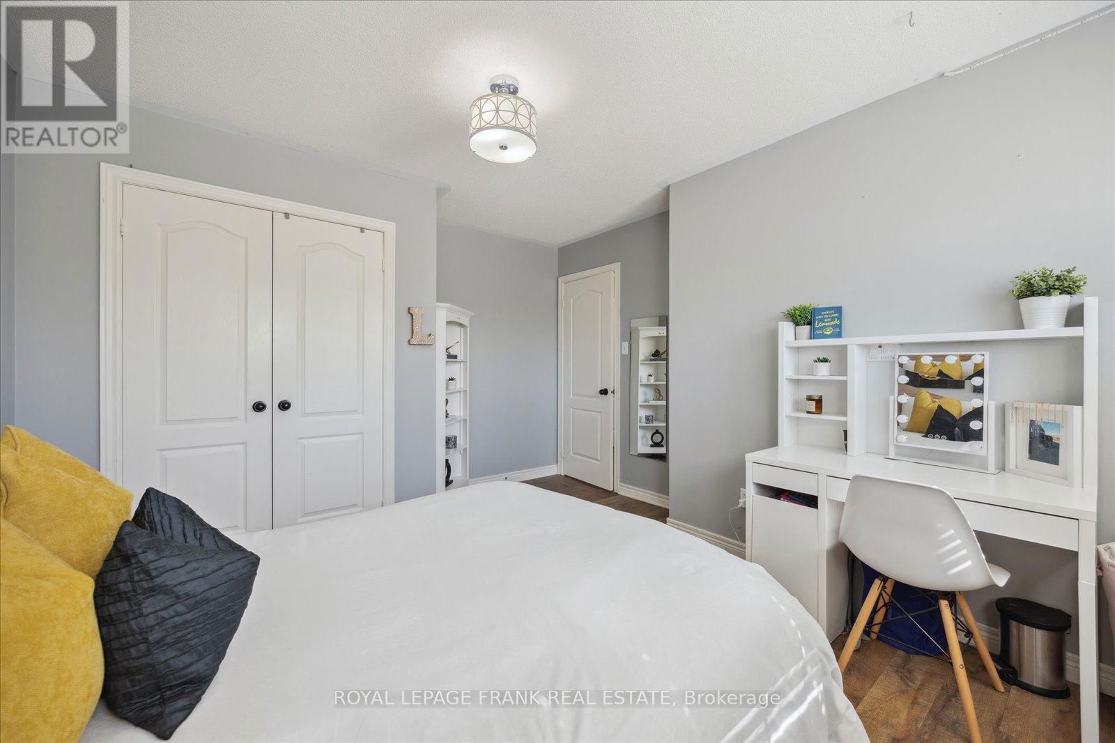 21 BROWNSCOMBE CRESCENT Image 21