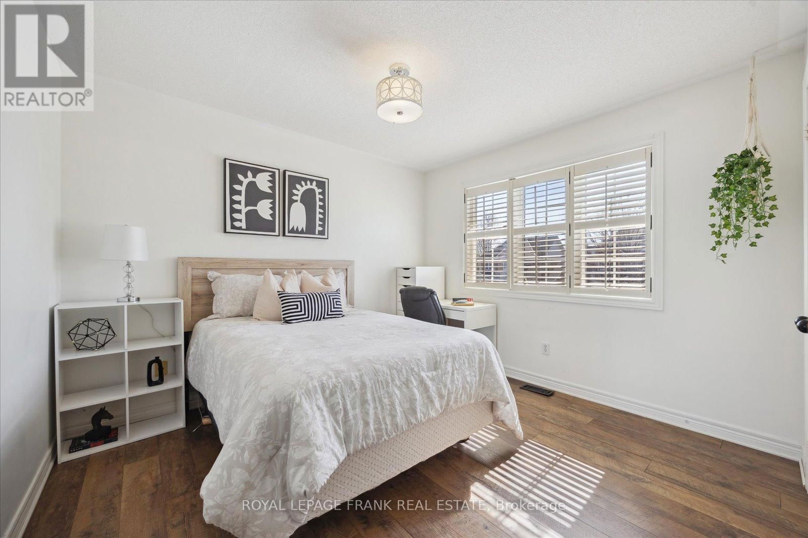 21 BROWNSCOMBE CRESCENT Image 22