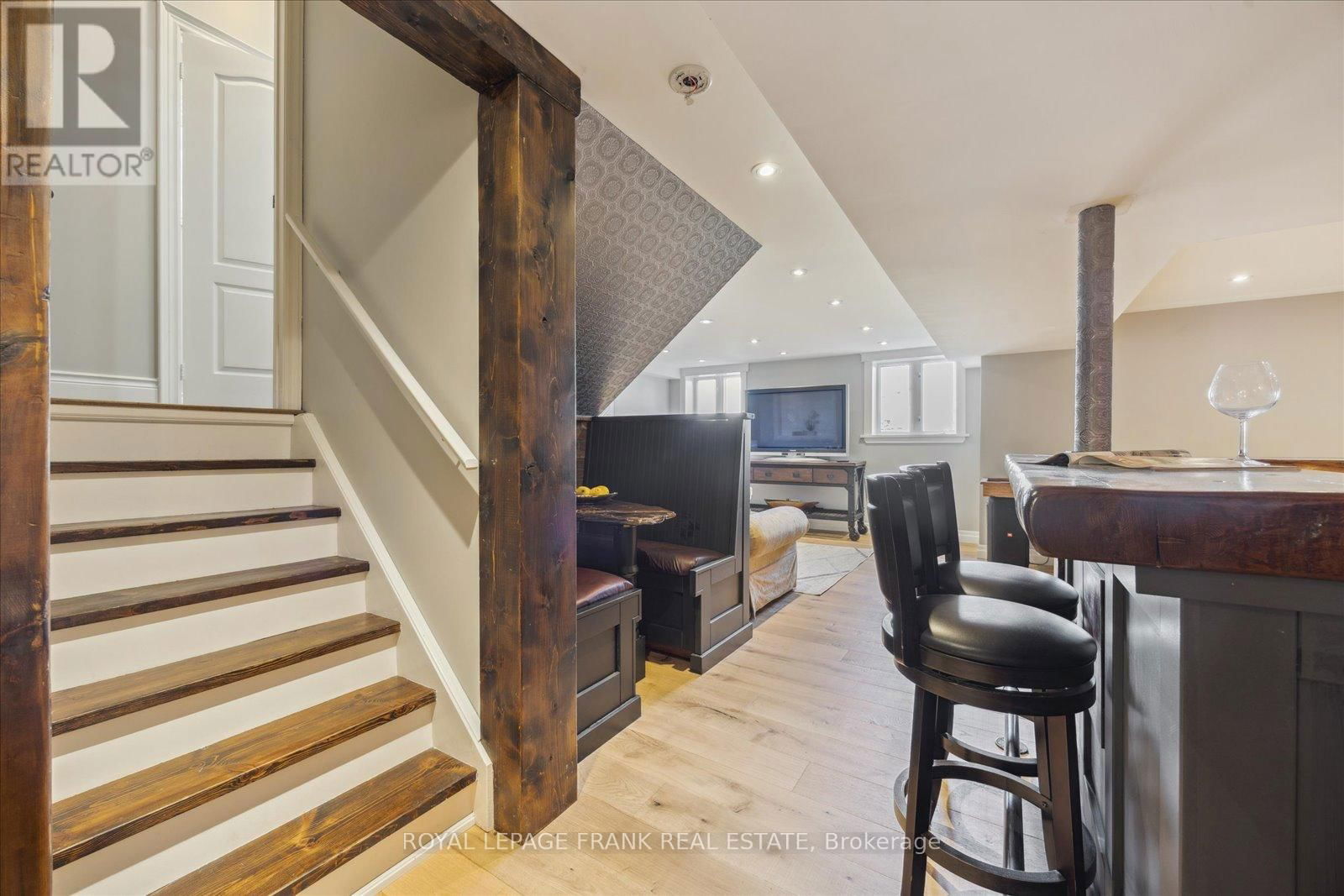 21 BROWNSCOMBE CRESCENT Image 23