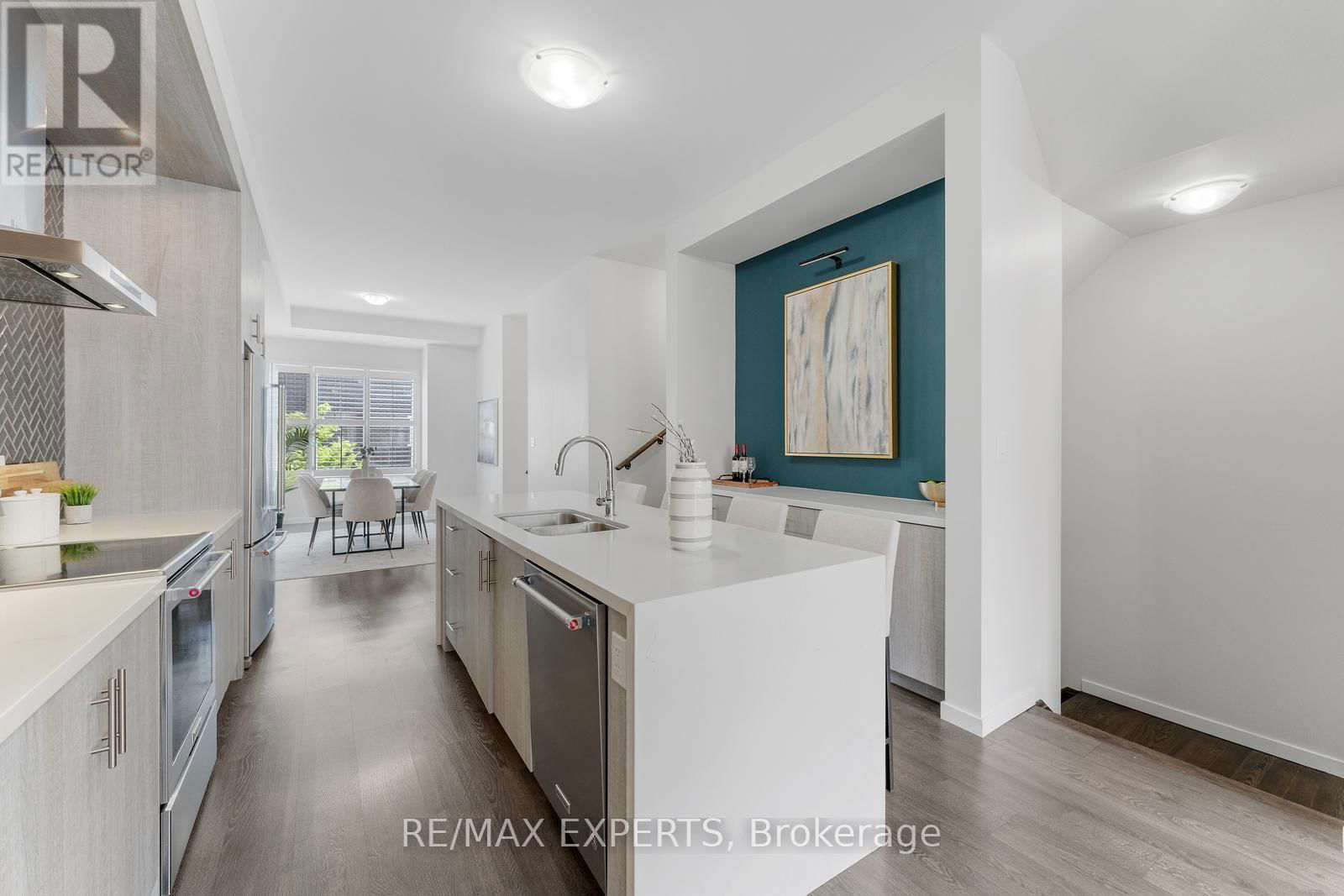 172 SYDNEY CIRCLE Image 11
