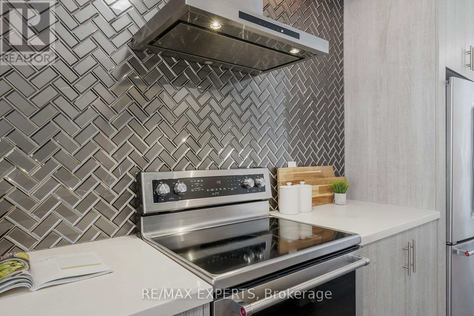 172 SYDNEY CIRCLE Image 13