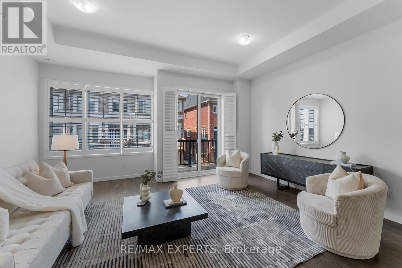 172 SYDNEY CIRCLE Image 15