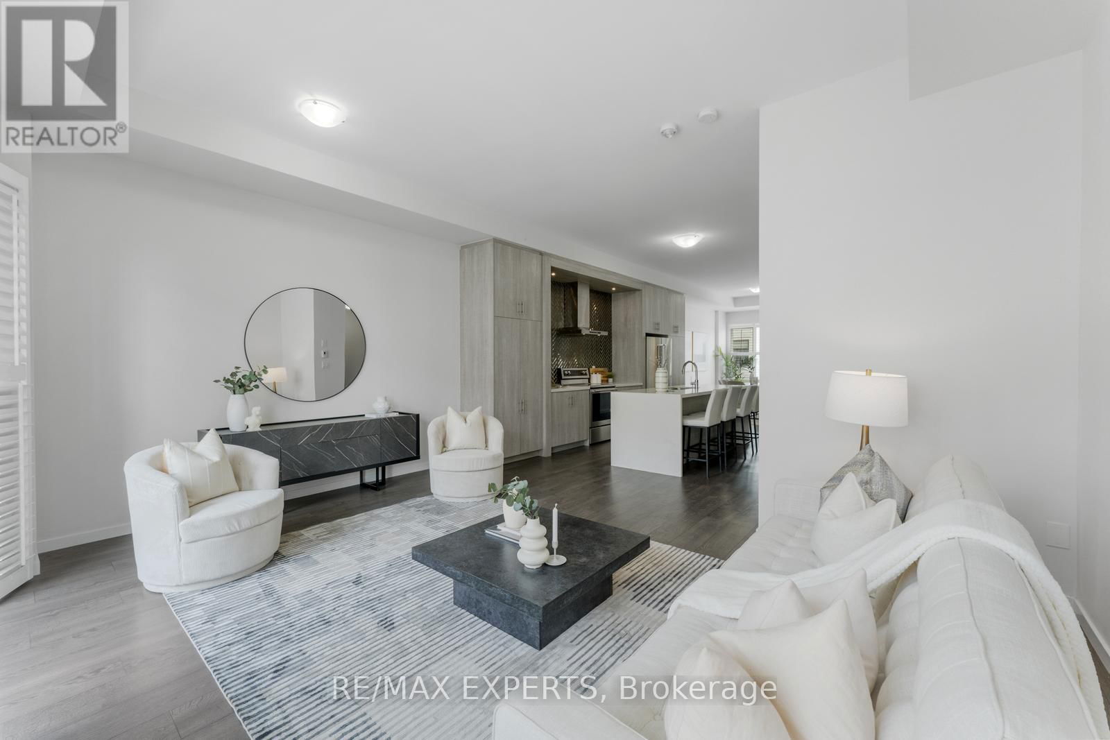 172 SYDNEY CIRCLE Image 17