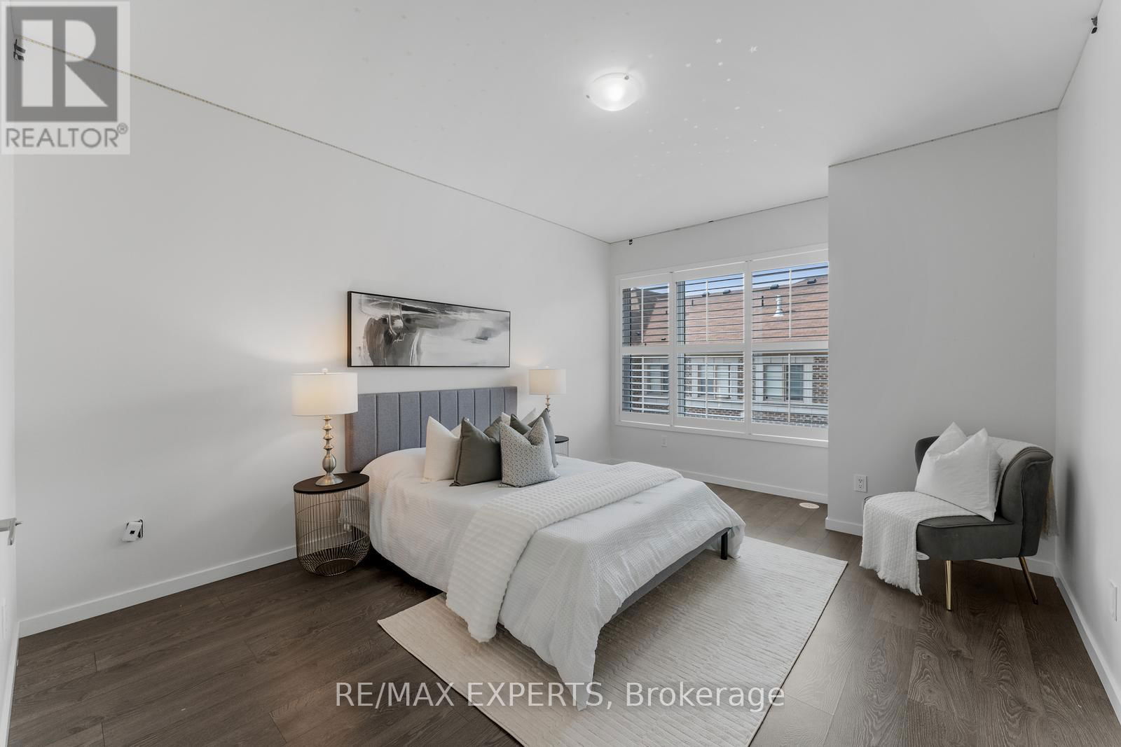 172 SYDNEY CIRCLE Image 22