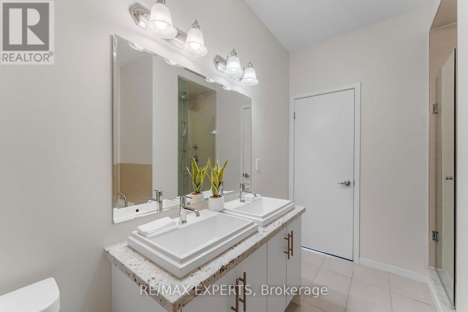 172 SYDNEY CIRCLE Image 24