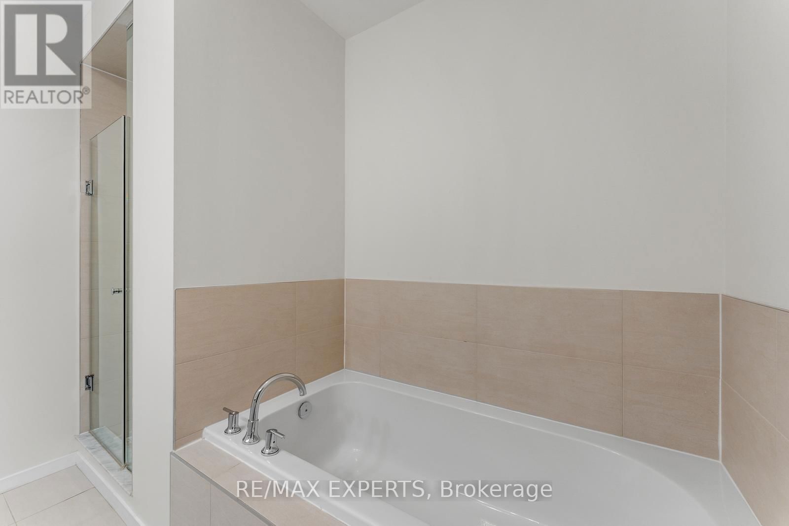 172 SYDNEY CIRCLE Image 25