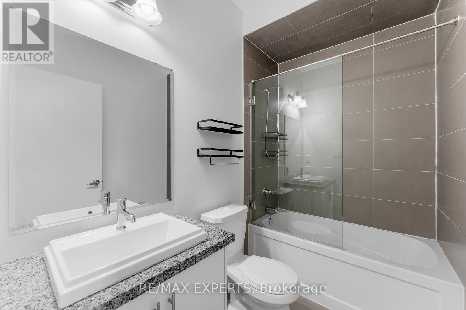 172 SYDNEY CIRCLE Image 29