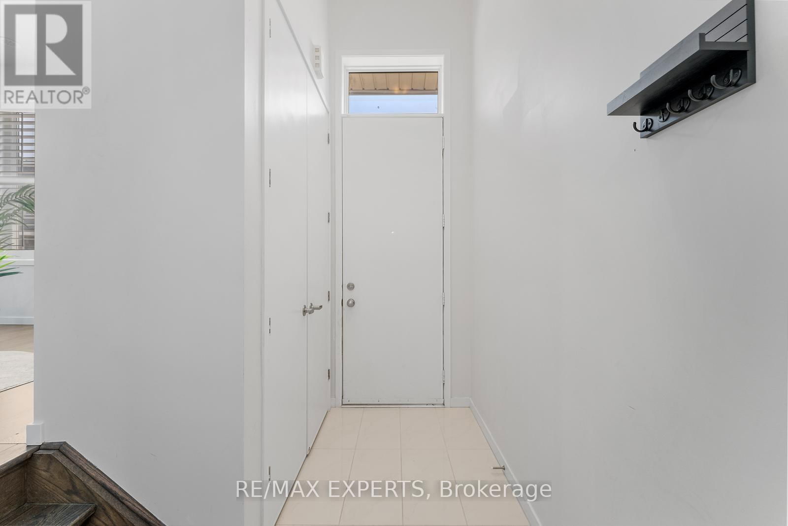 172 SYDNEY CIRCLE Image 3