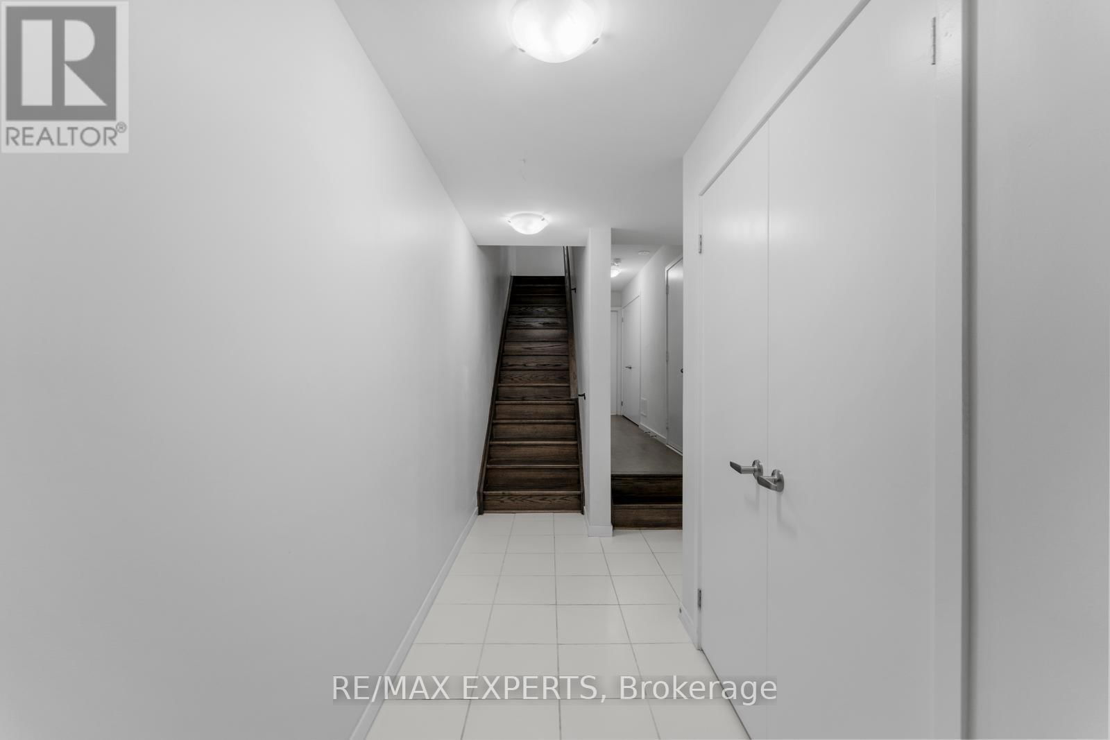 172 SYDNEY CIRCLE Image 30
