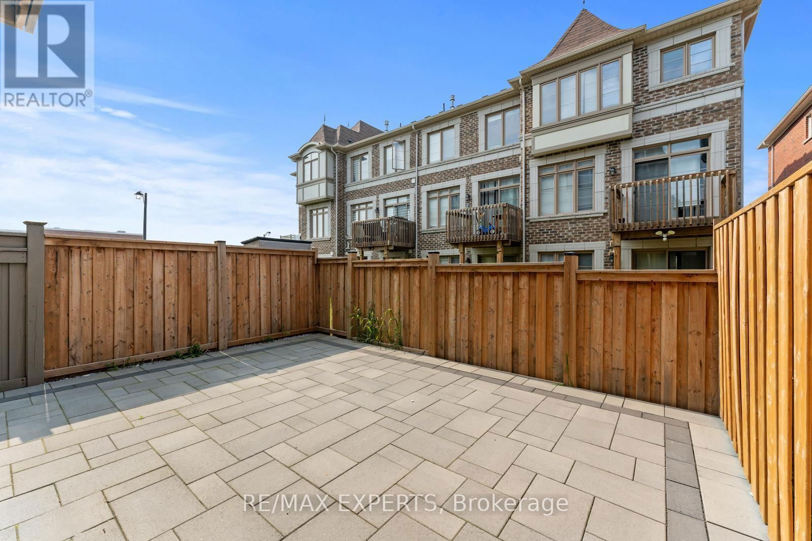 172 SYDNEY CIRCLE Image 36