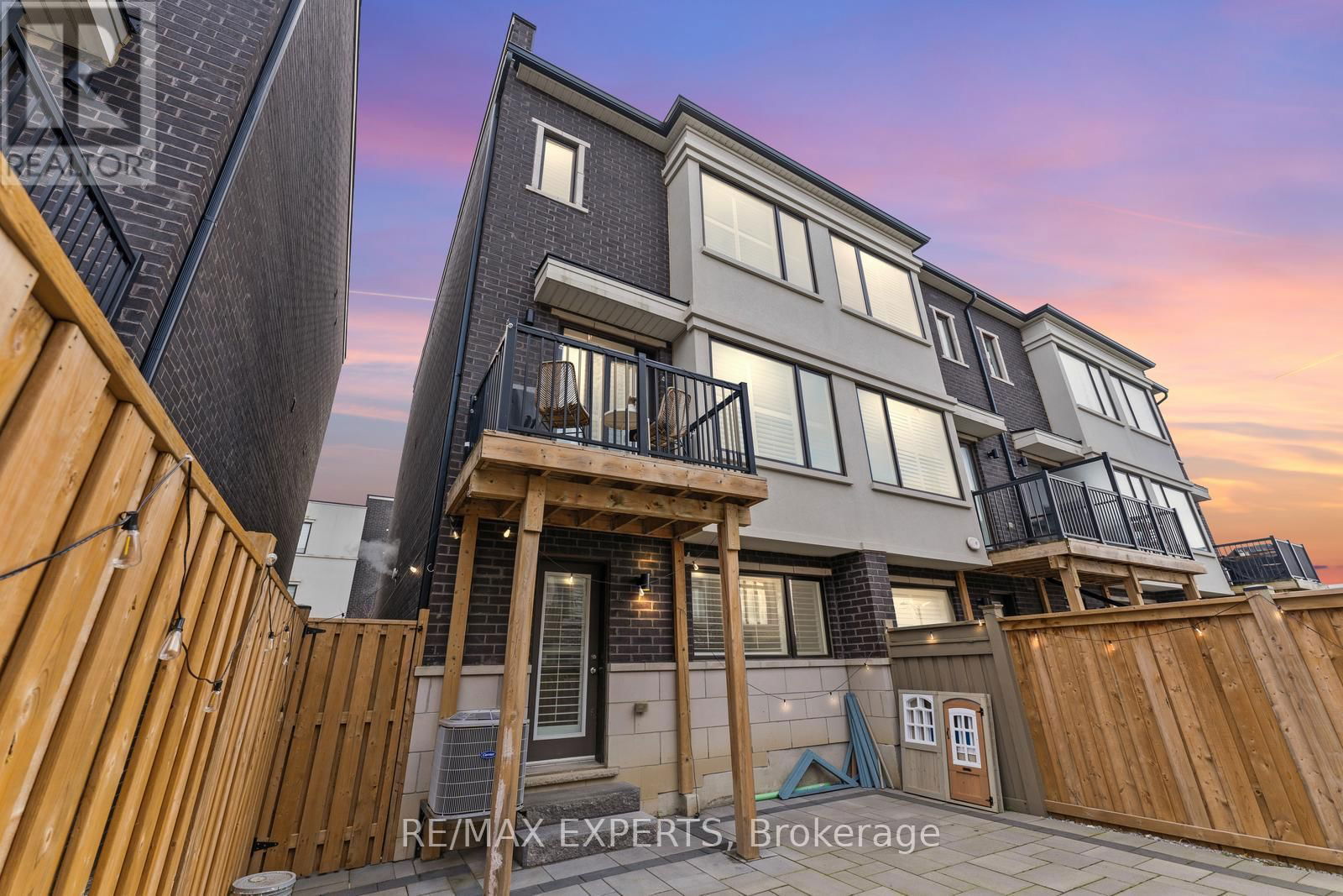 172 SYDNEY CIRCLE Image 38