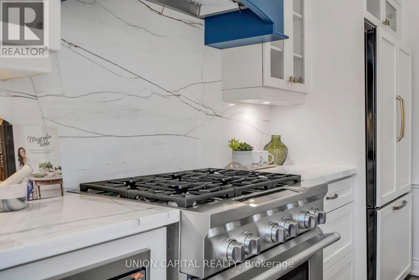 130 WALTER ENGLISH DRIVE Image 11