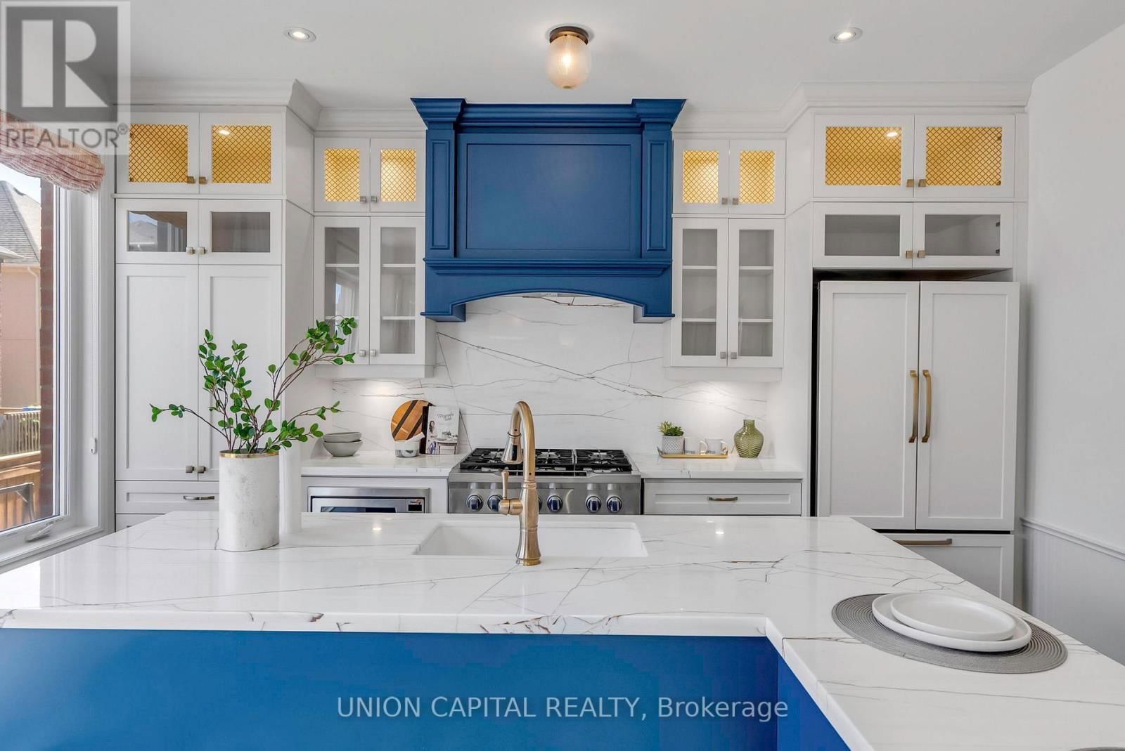 130 WALTER ENGLISH DRIVE Image 12