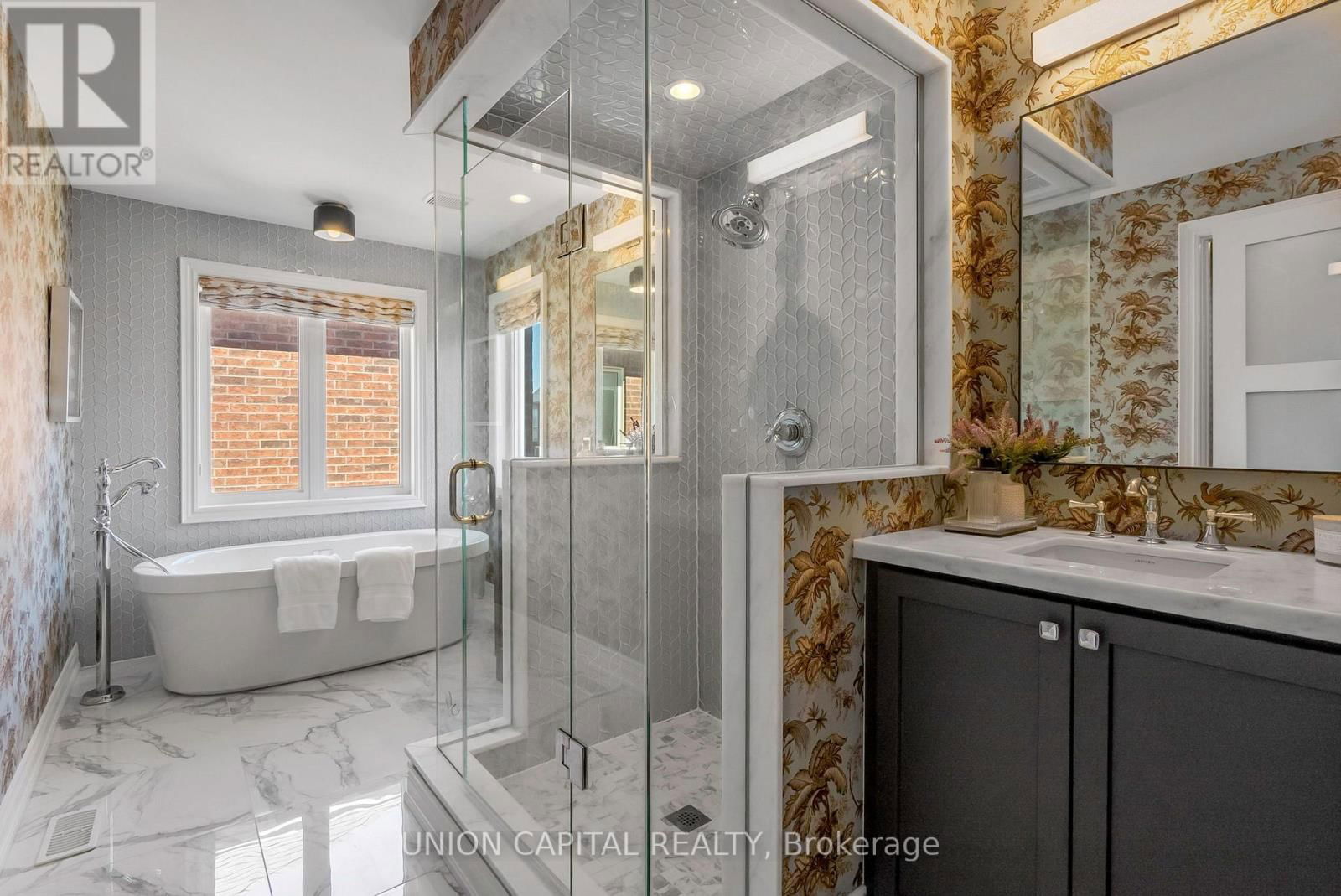 130 WALTER ENGLISH DRIVE Image 18