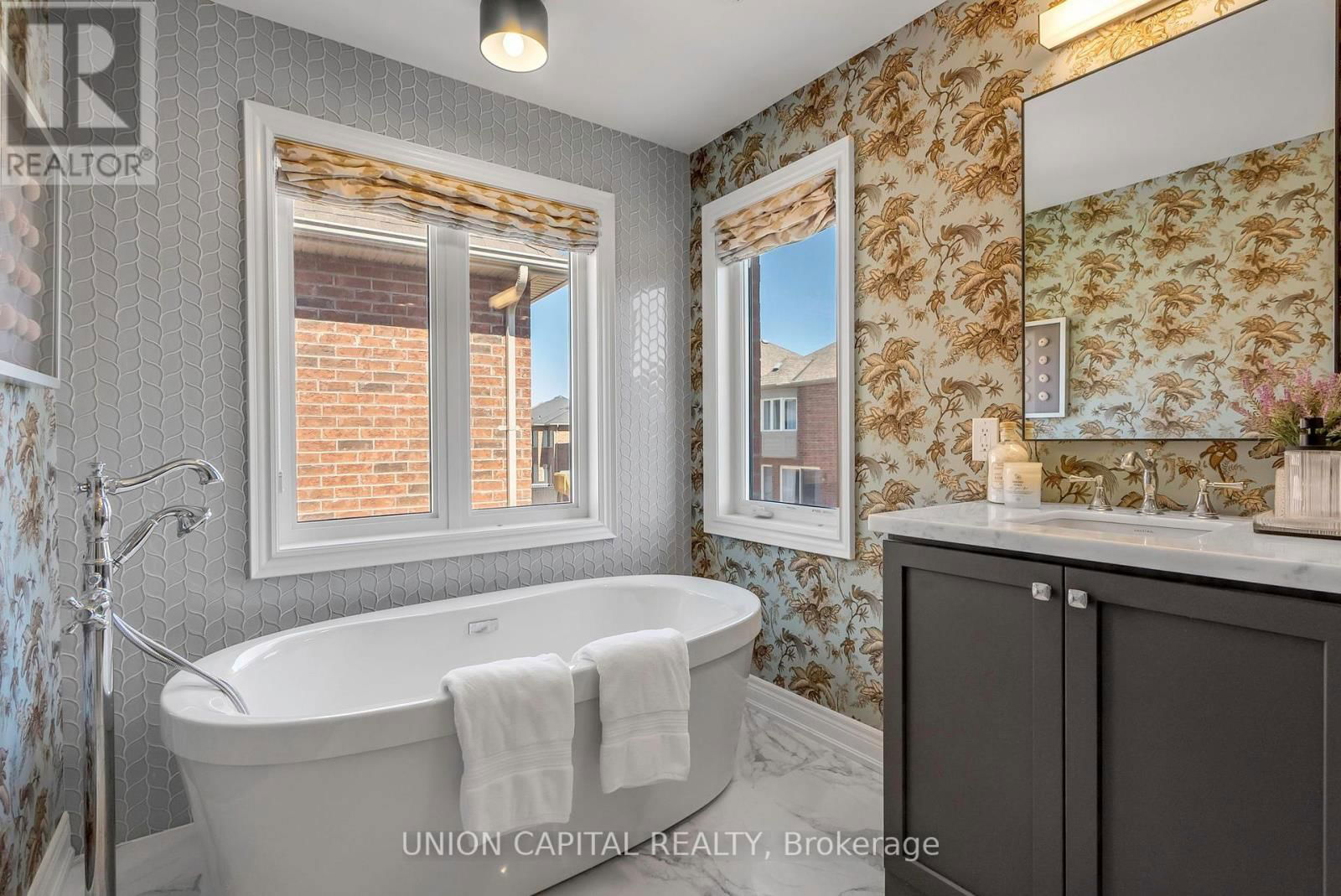 130 WALTER ENGLISH DRIVE Image 19