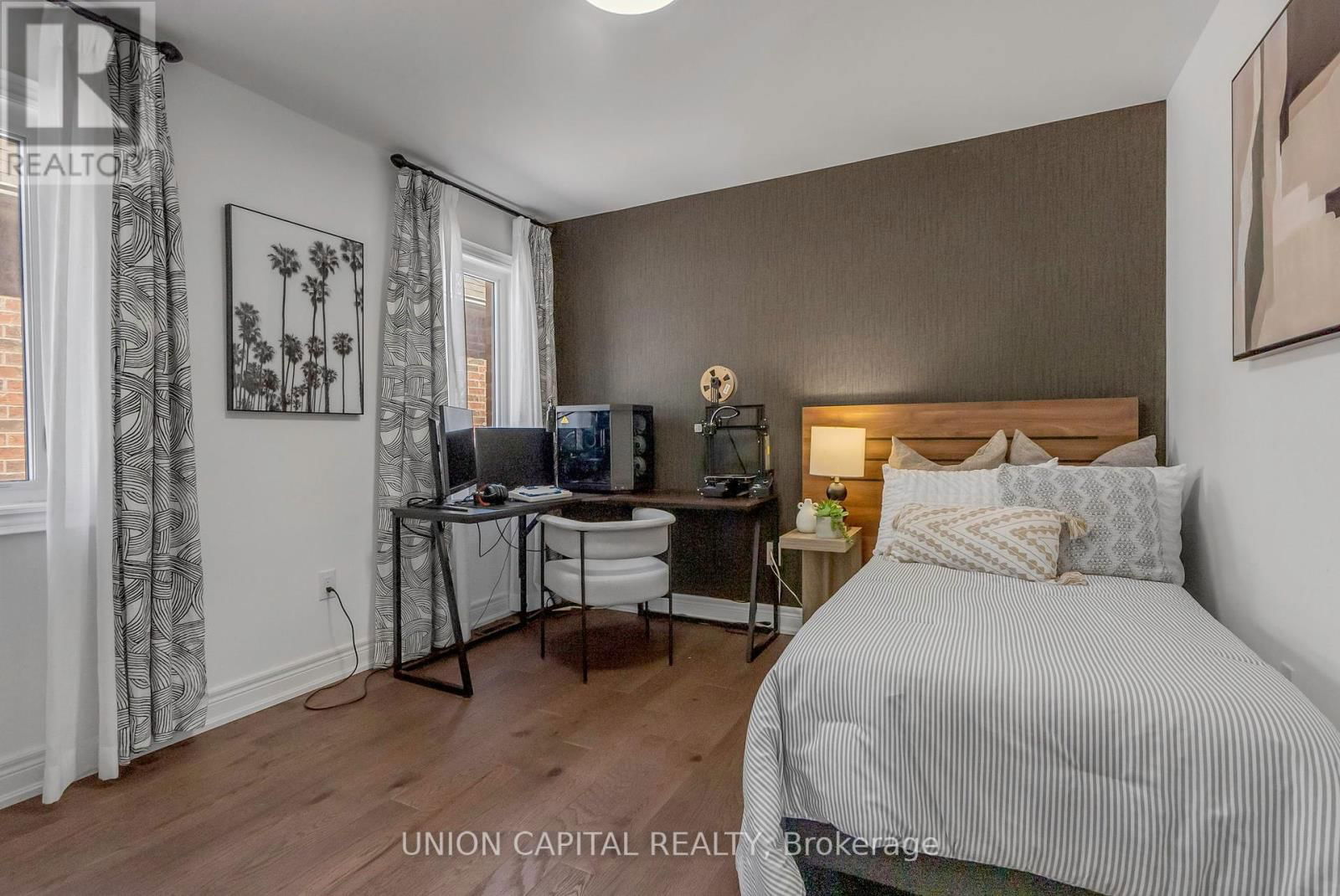 130 WALTER ENGLISH DRIVE Image 20