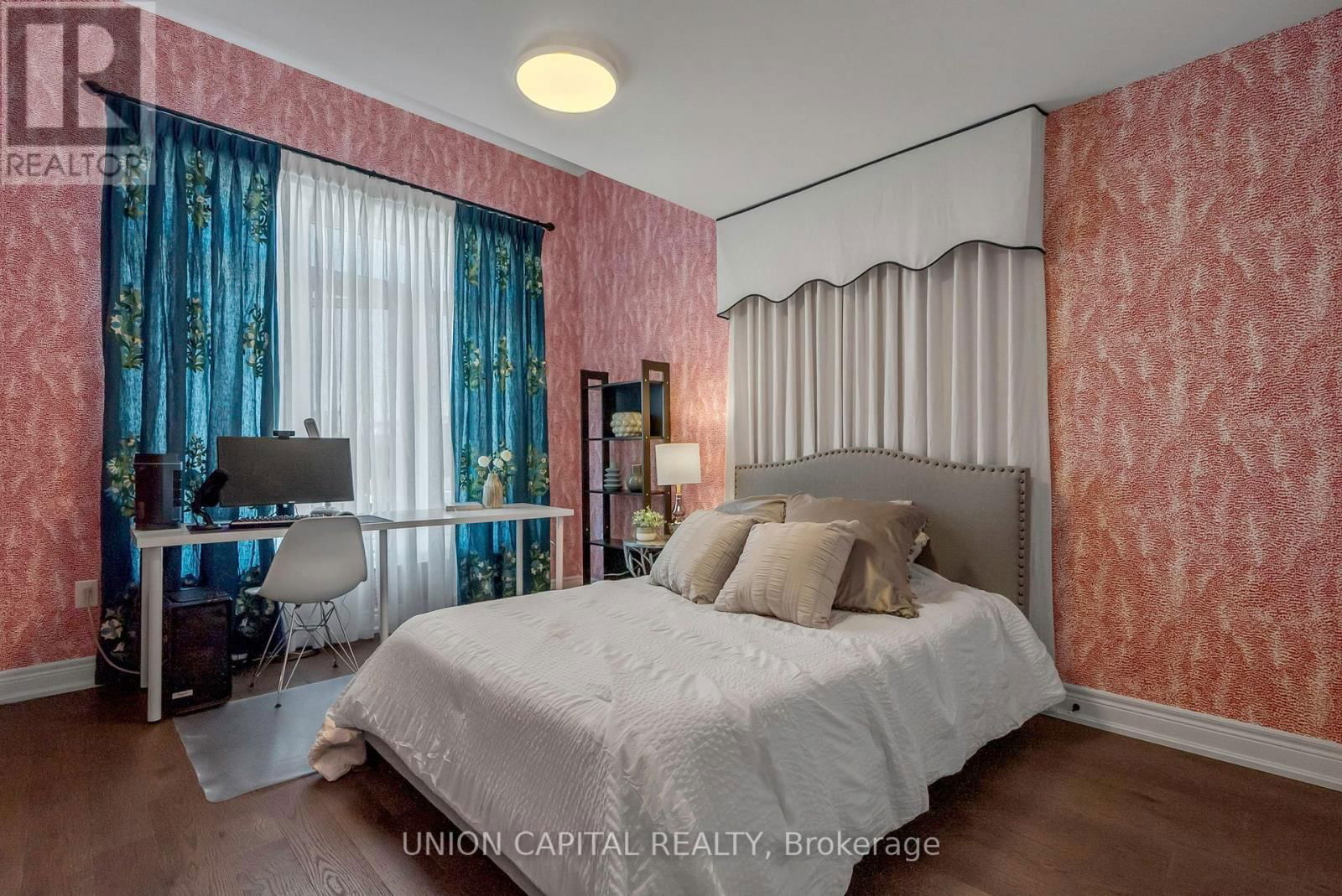 130 WALTER ENGLISH DRIVE Image 21
