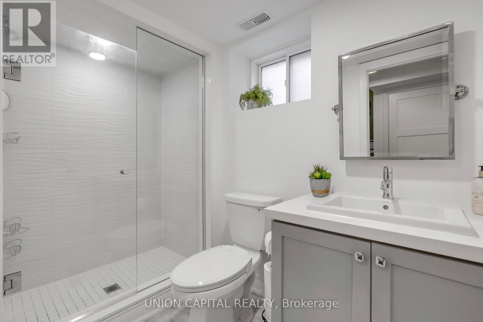 130 WALTER ENGLISH DRIVE Image 25