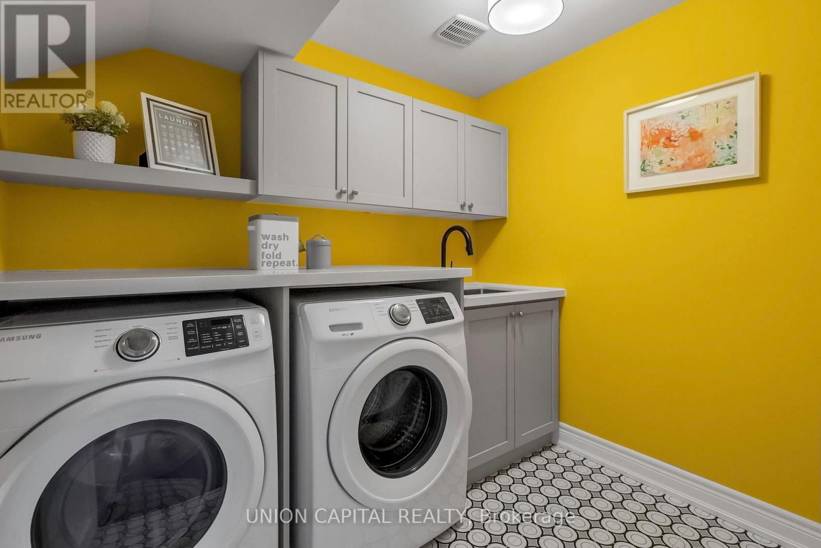 130 WALTER ENGLISH DRIVE Image 26