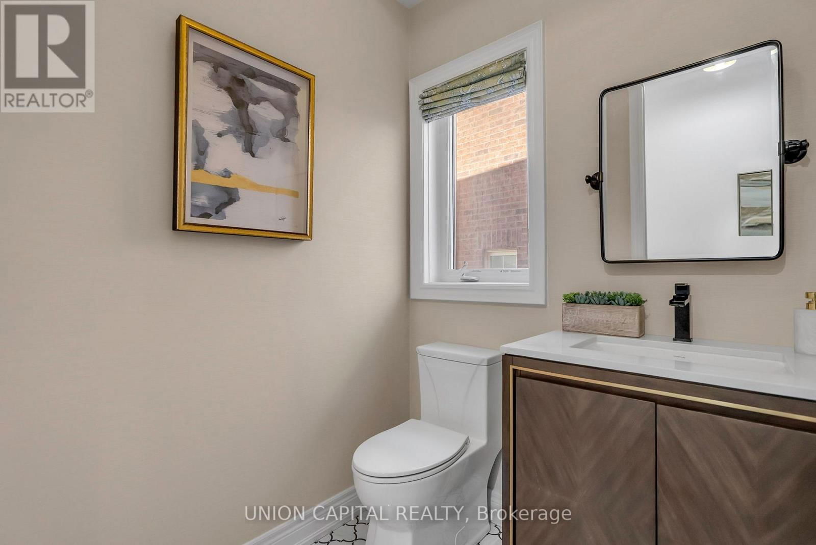 130 WALTER ENGLISH DRIVE Image 4