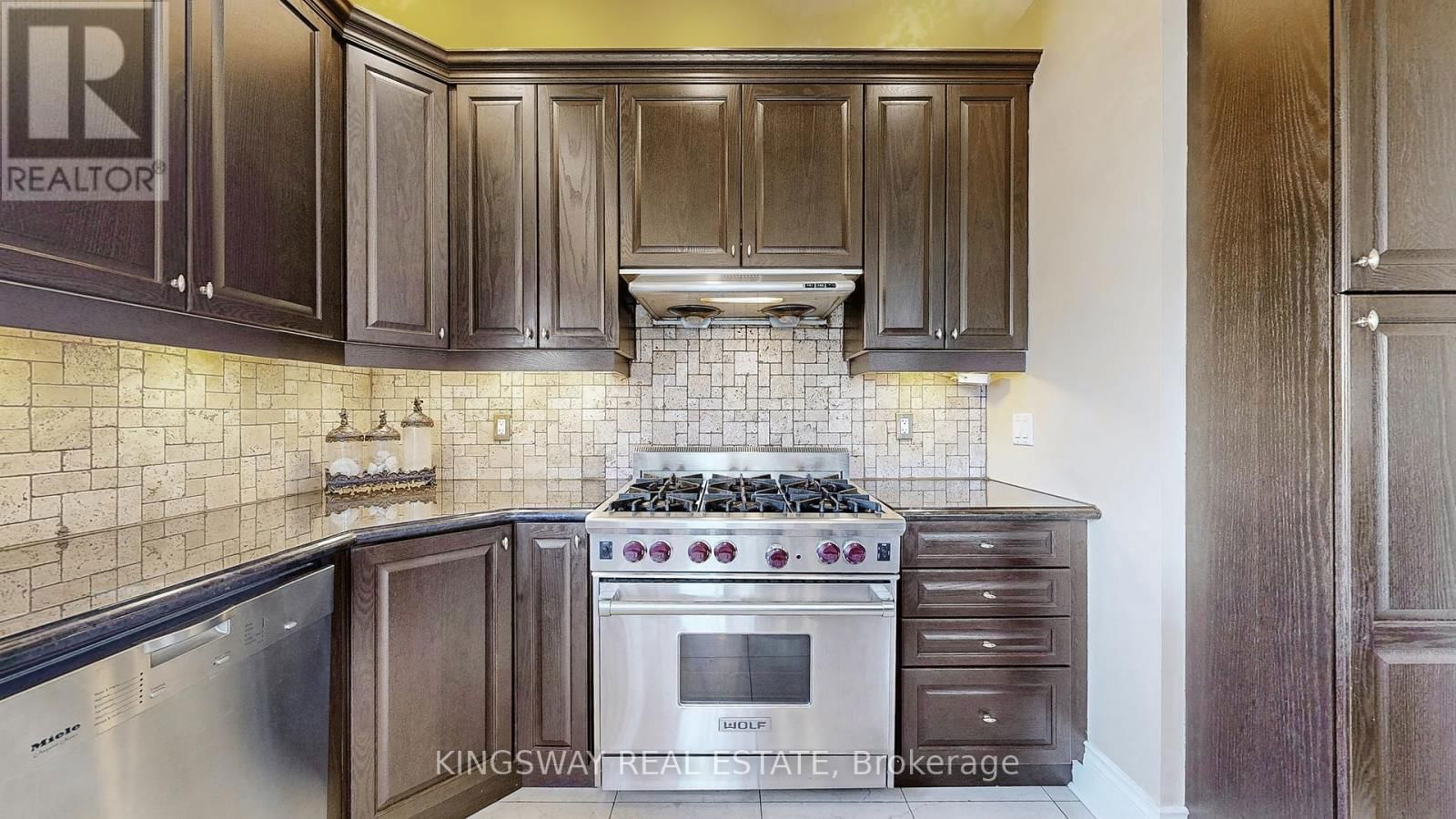 84 WILLIAM BOWES BOULEVARD Image 17