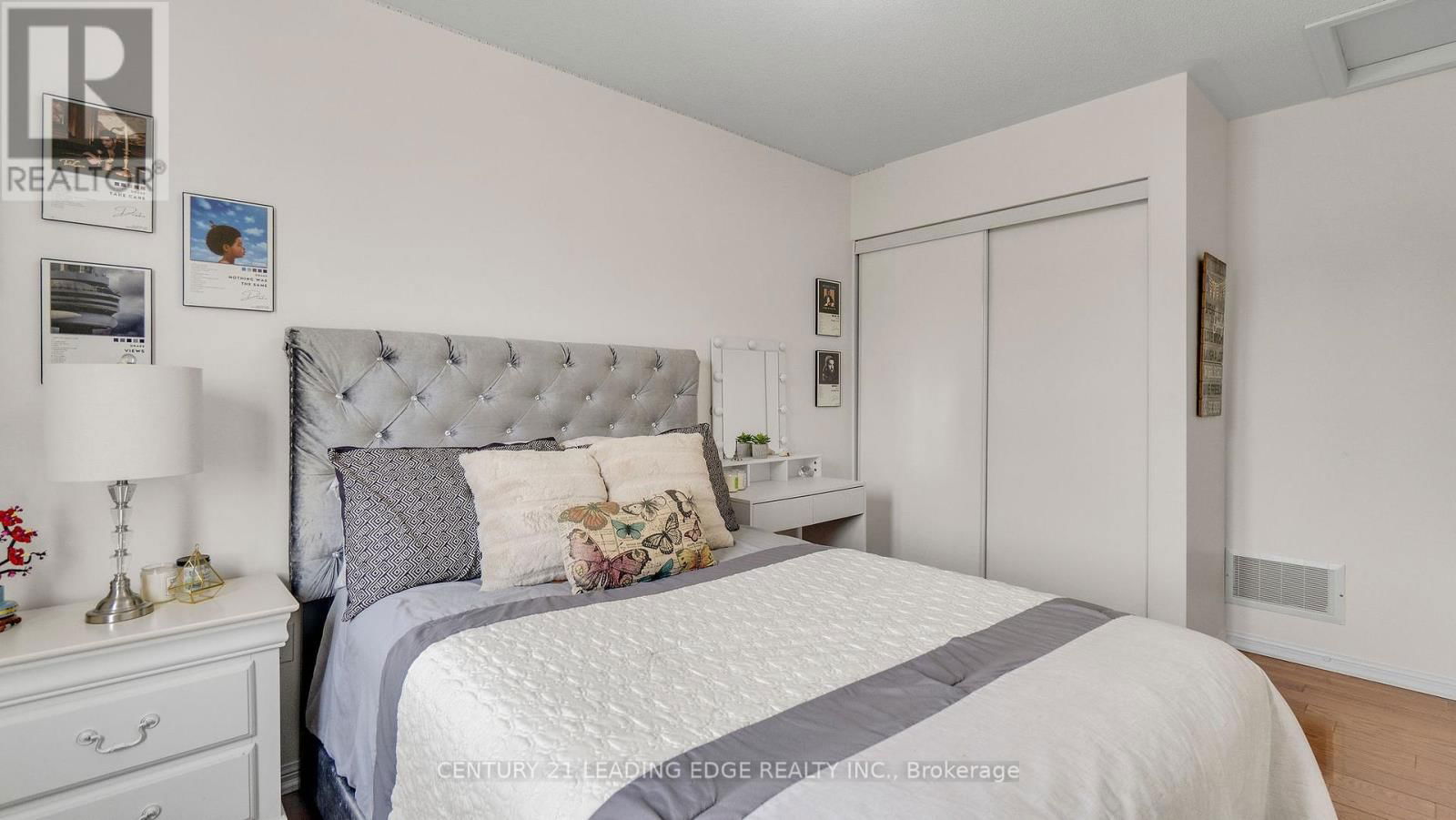 15 JAMESWAY CRESCENT Image 24
