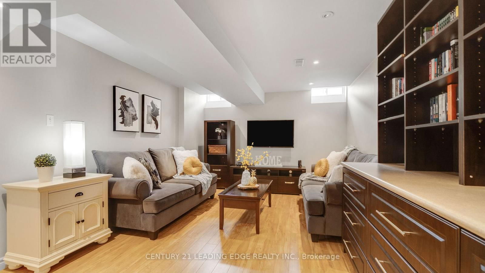 15 JAMESWAY CRESCENT Image 32