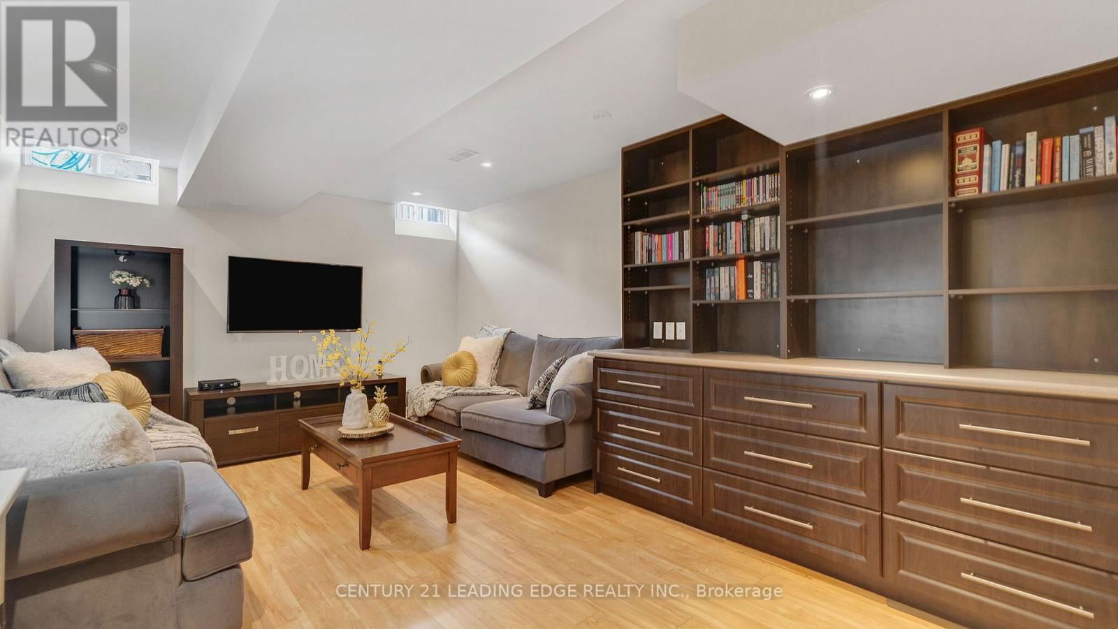 15 JAMESWAY CRESCENT Image 33