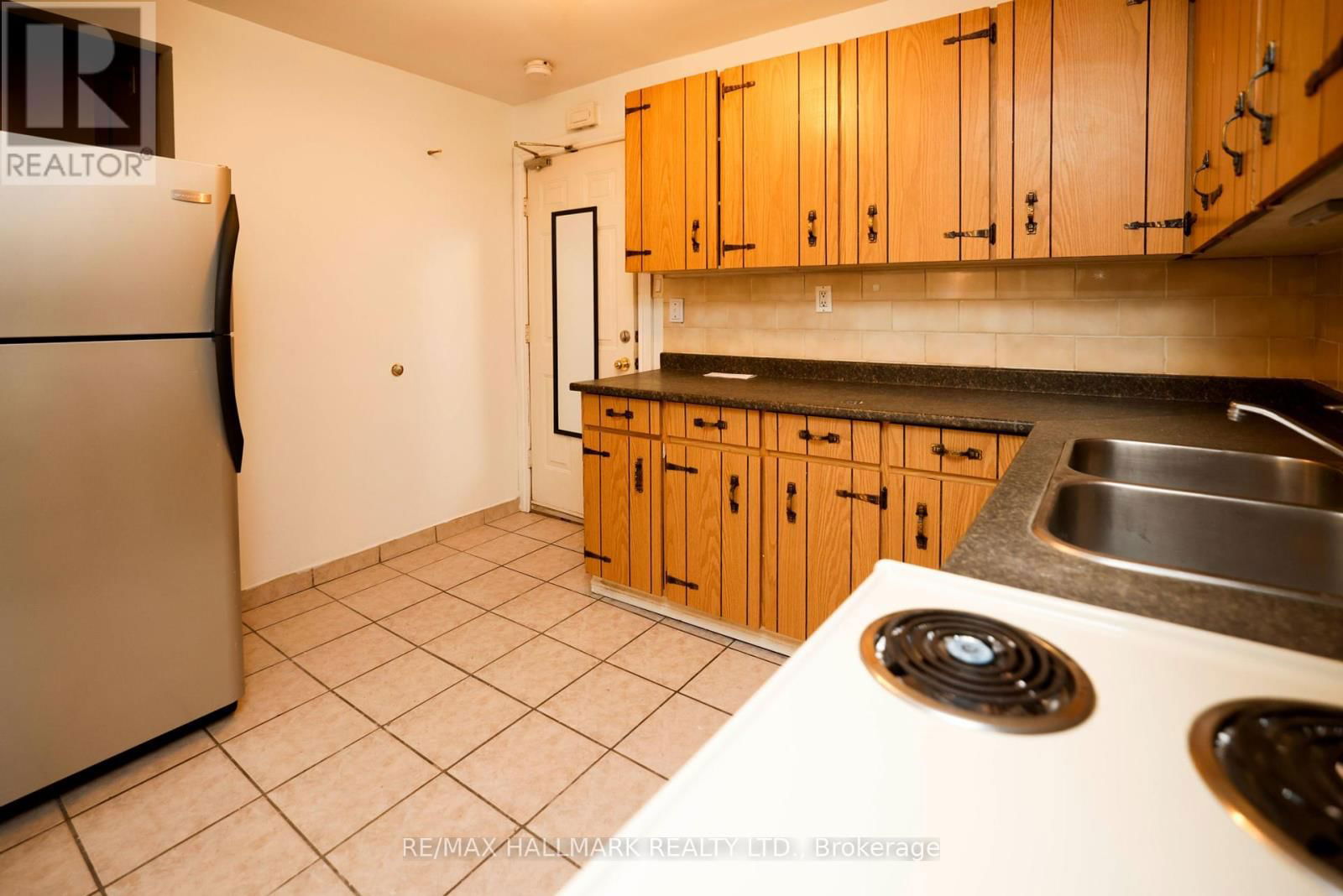 3 - 37 HOLLAND STREET WEST Image 2
