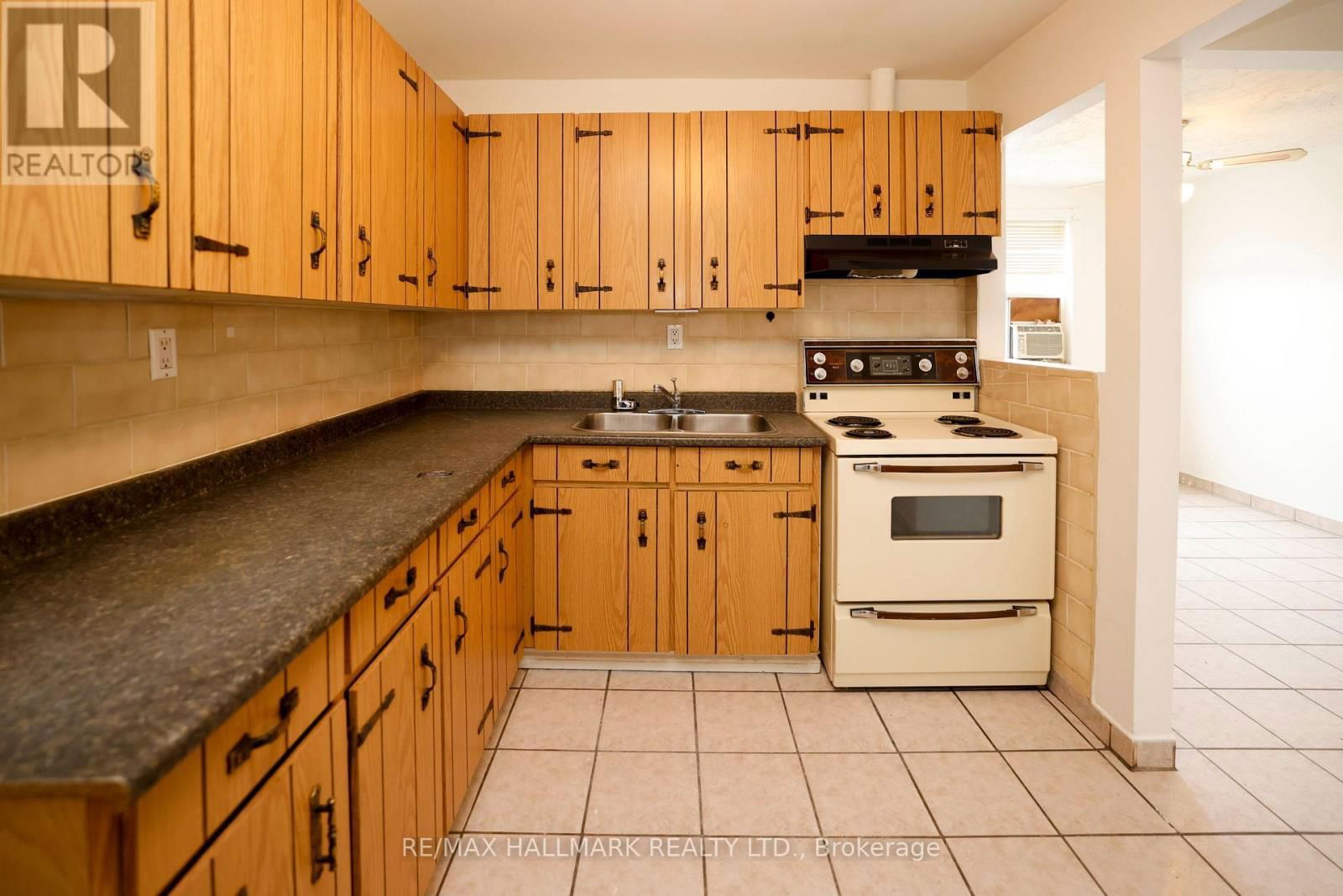 3 - 37 HOLLAND STREET WEST Image 9