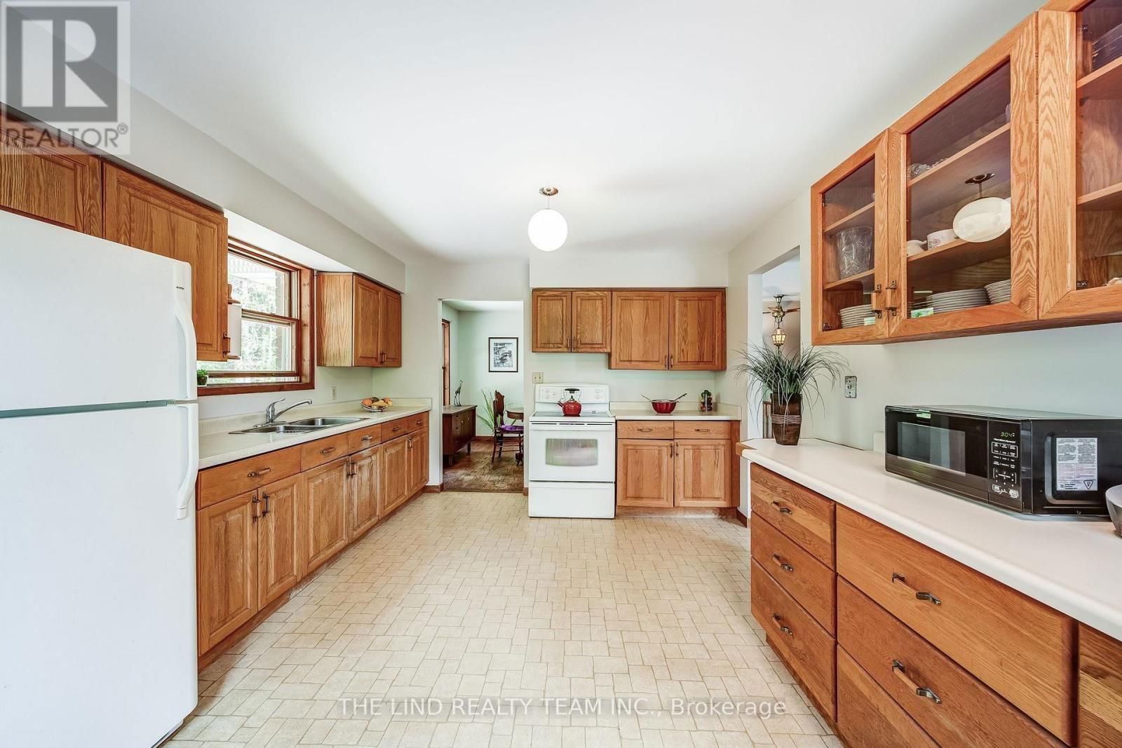 5205 10TH SIDEROAD Image 9