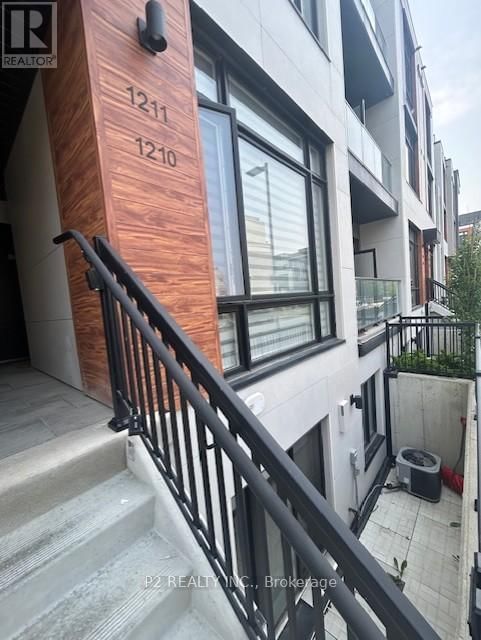 1210 - 10 DAVID EYER ROAD Image 3