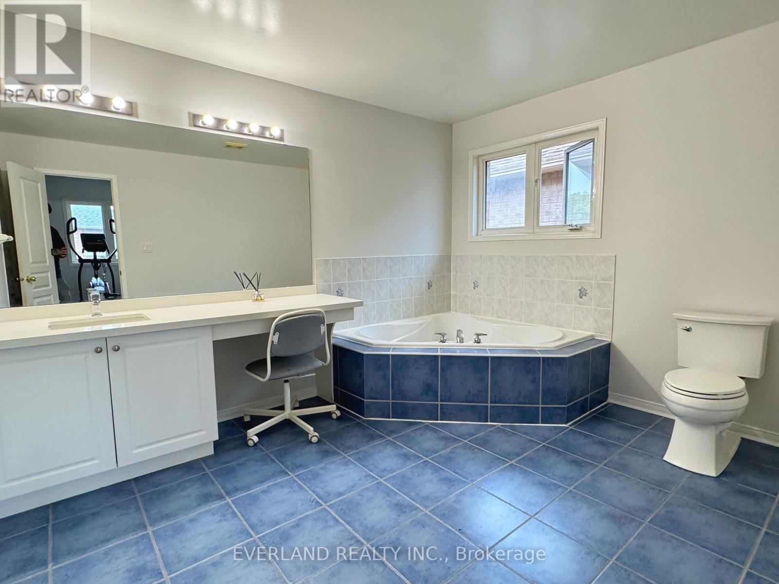 25 SAFFRON STREET Image 12